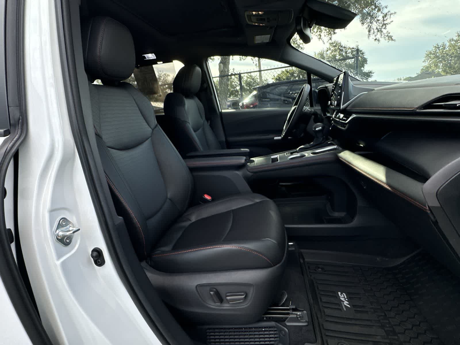 Thumbnail: 2023 Toyota Sienna - 14