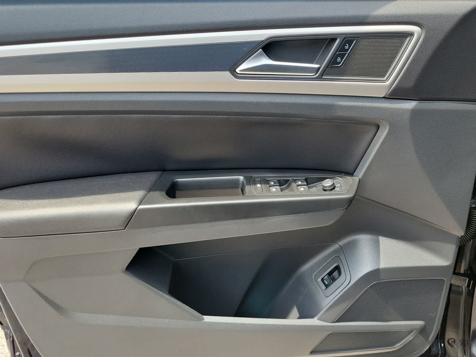 2021 Volkswagen Atlas SE 16