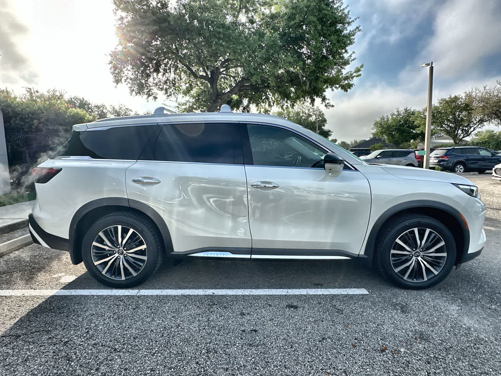 Thumbnail: 2023 INFINITI QX60 - 10