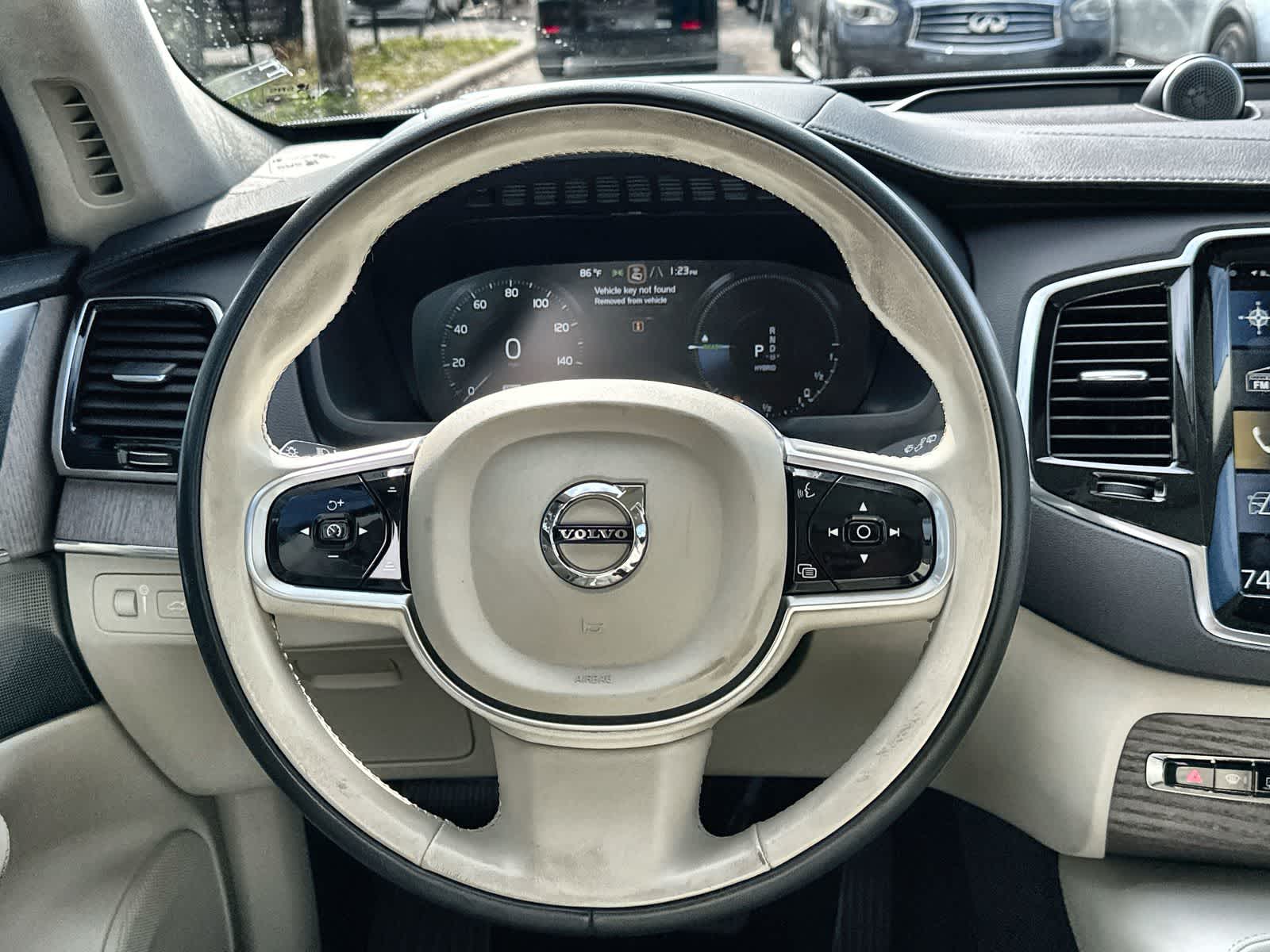 Thumbnail: 2022 Volvo XC90 - 15