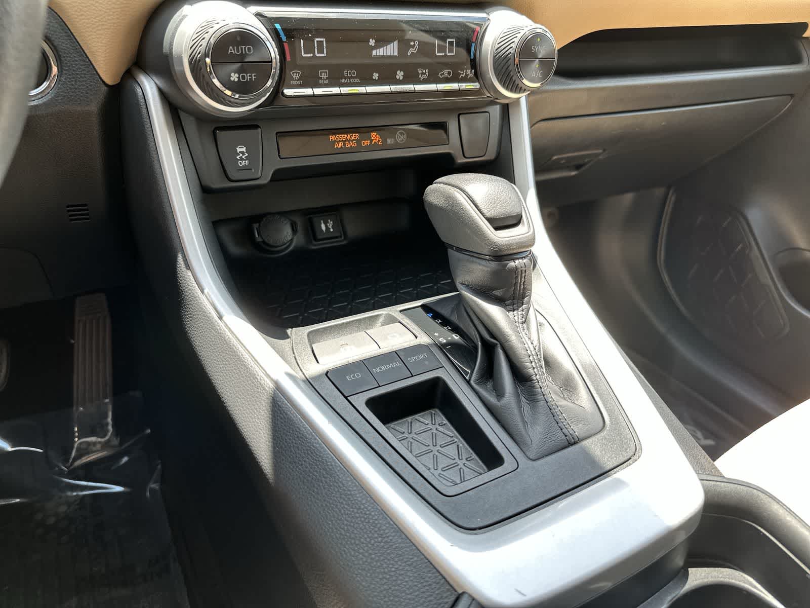 Thumbnail: 2019 Toyota RAV4 - 23