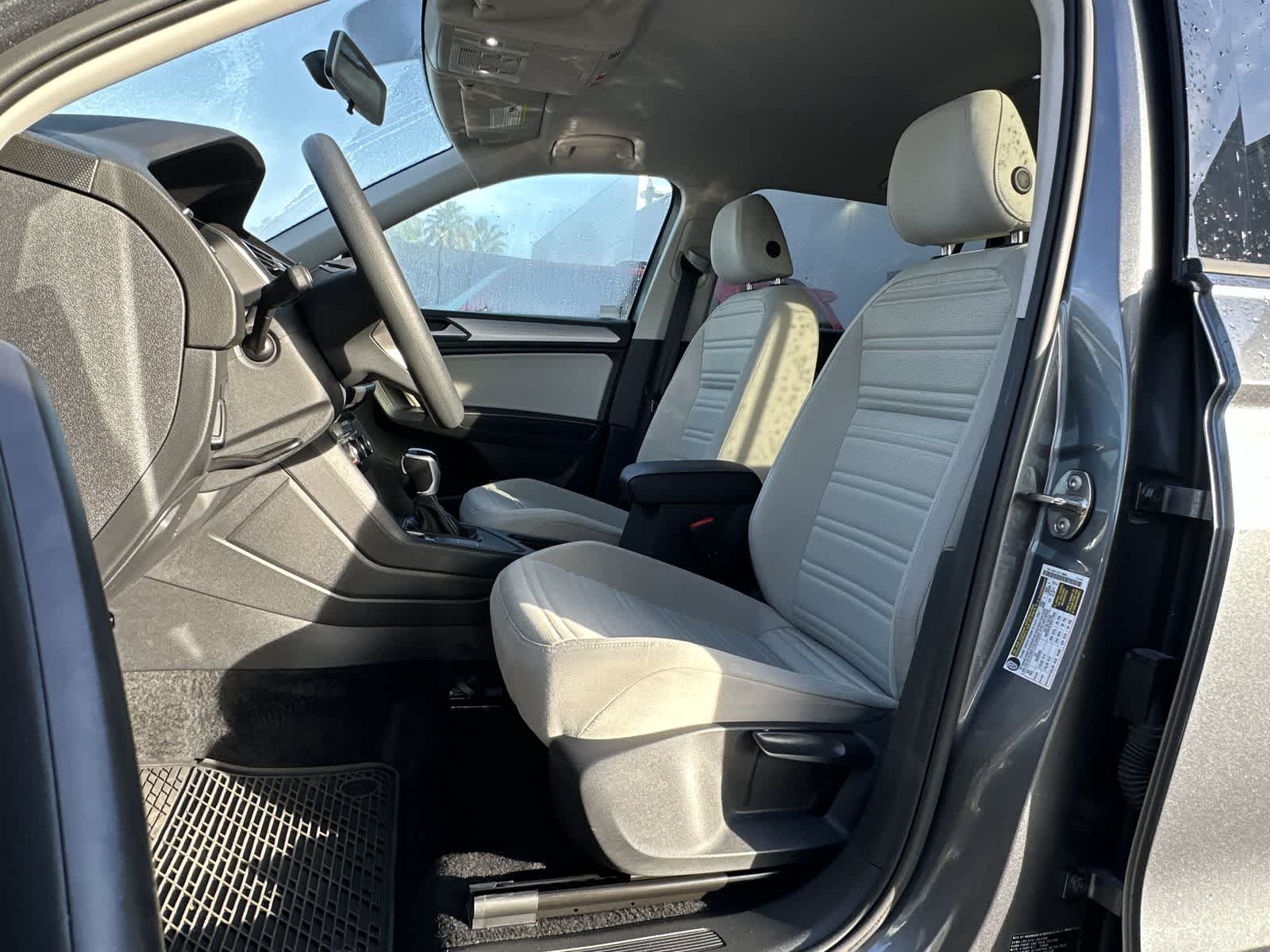 Thumbnail: 2022 Volkswagen Tiguan - 11