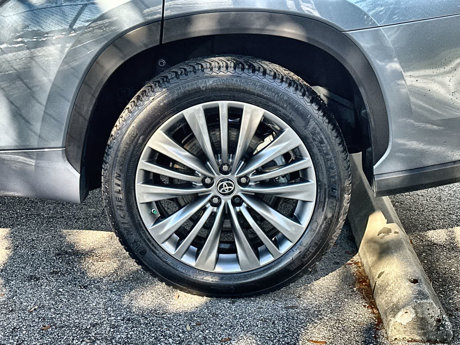 Thumbnail: 2021 Toyota Highlander - 8