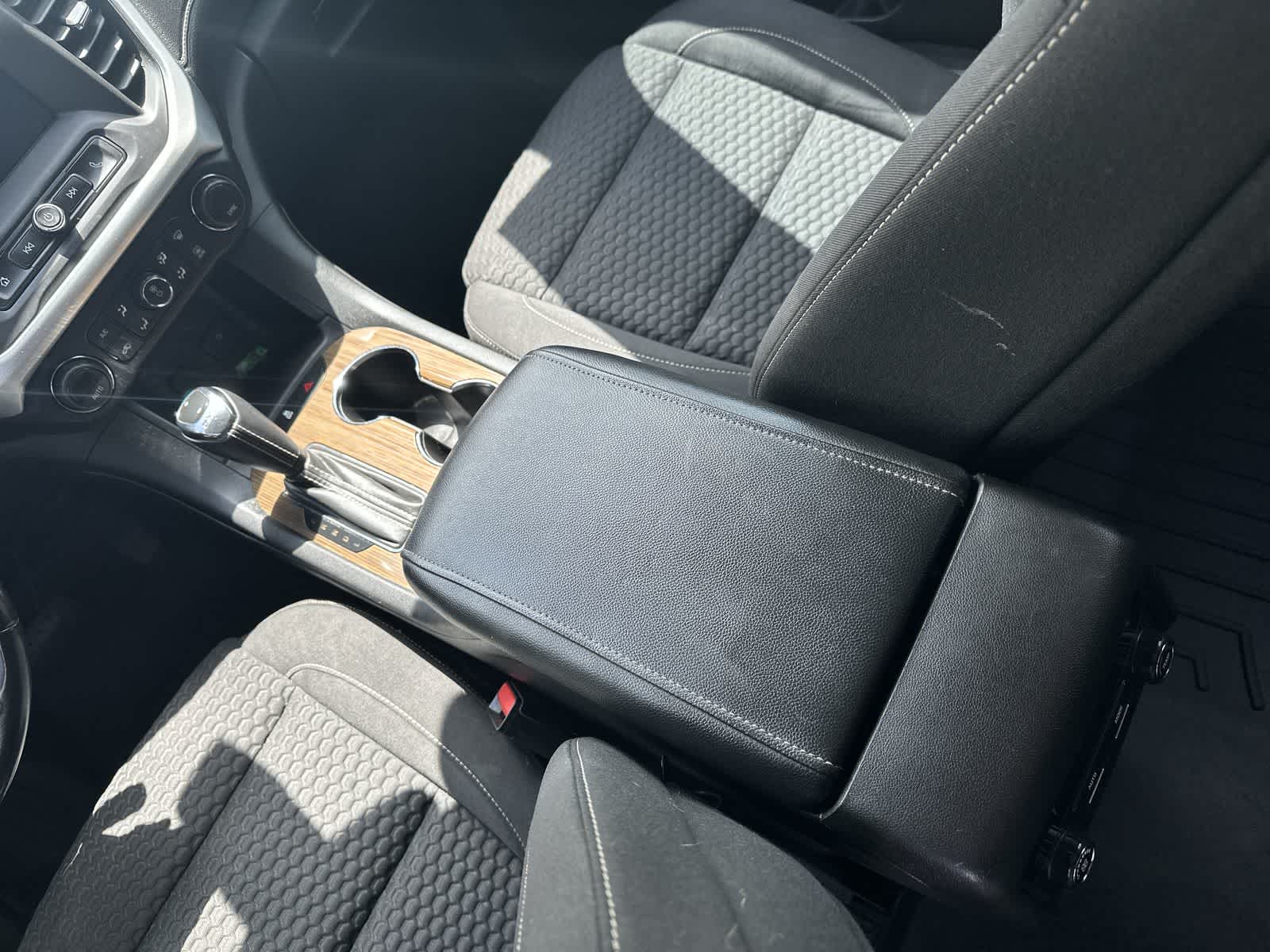 Thumbnail: 2019 GMC Acadia - 16