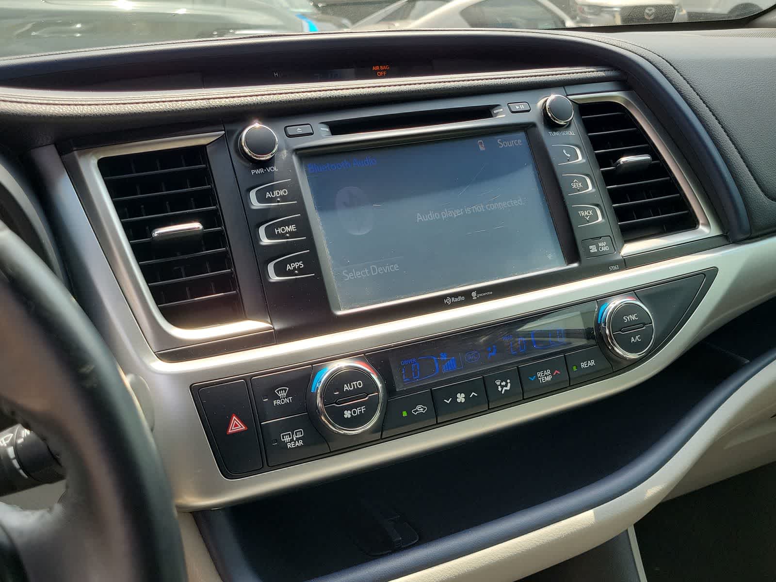 Thumbnail: 2015 Toyota Highlander - 20