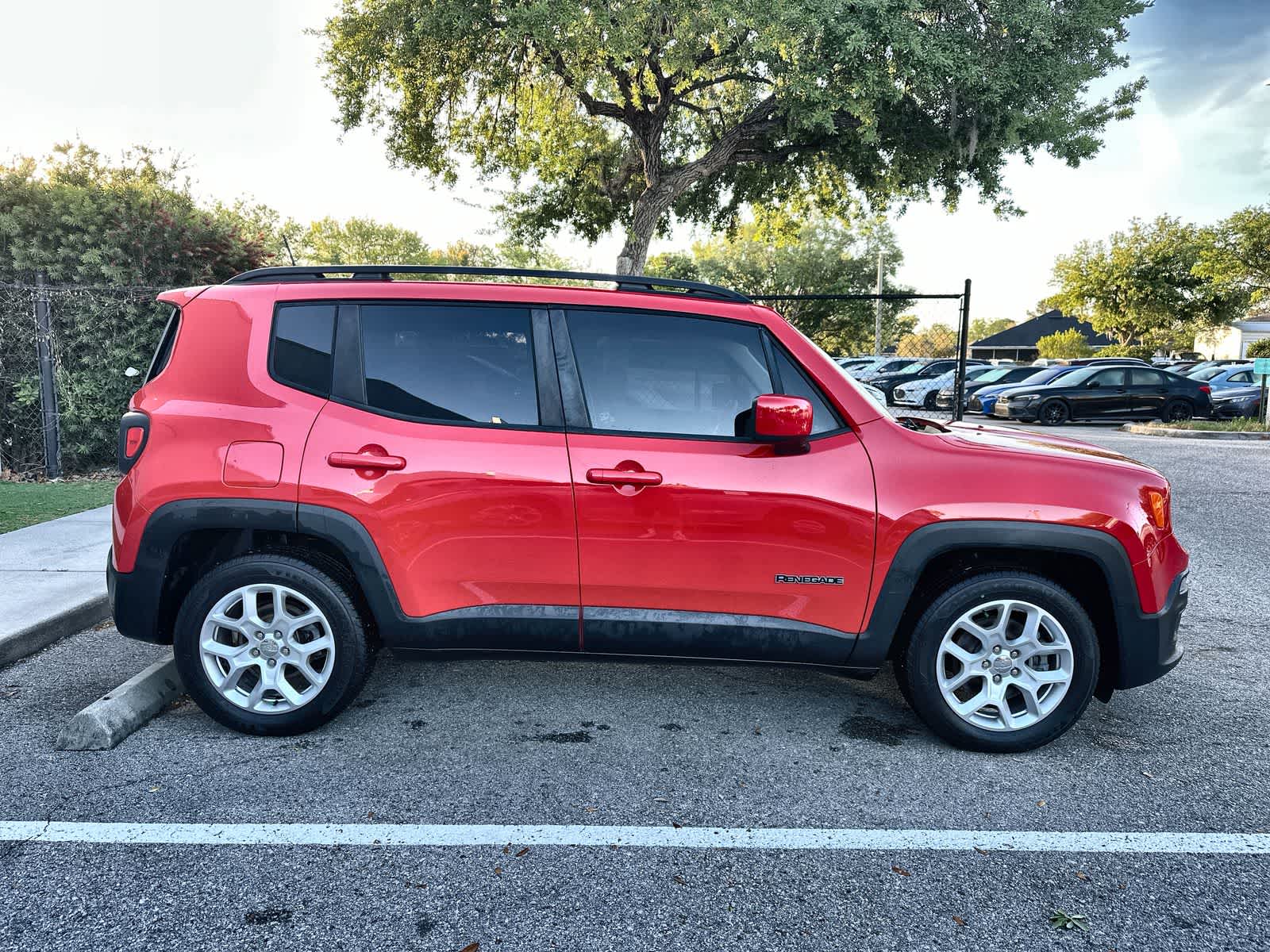 Thumbnail: 2018 Jeep Renegade - 10