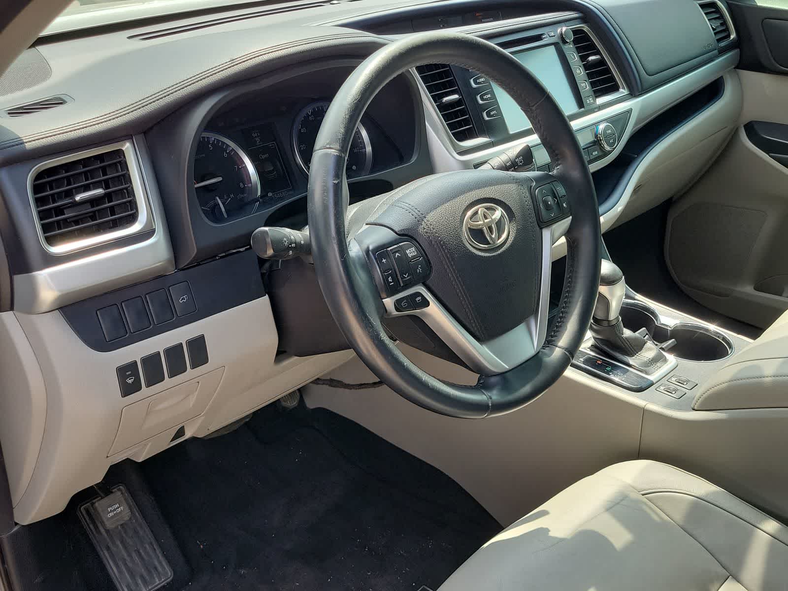Thumbnail: 2015 Toyota Highlander - 16