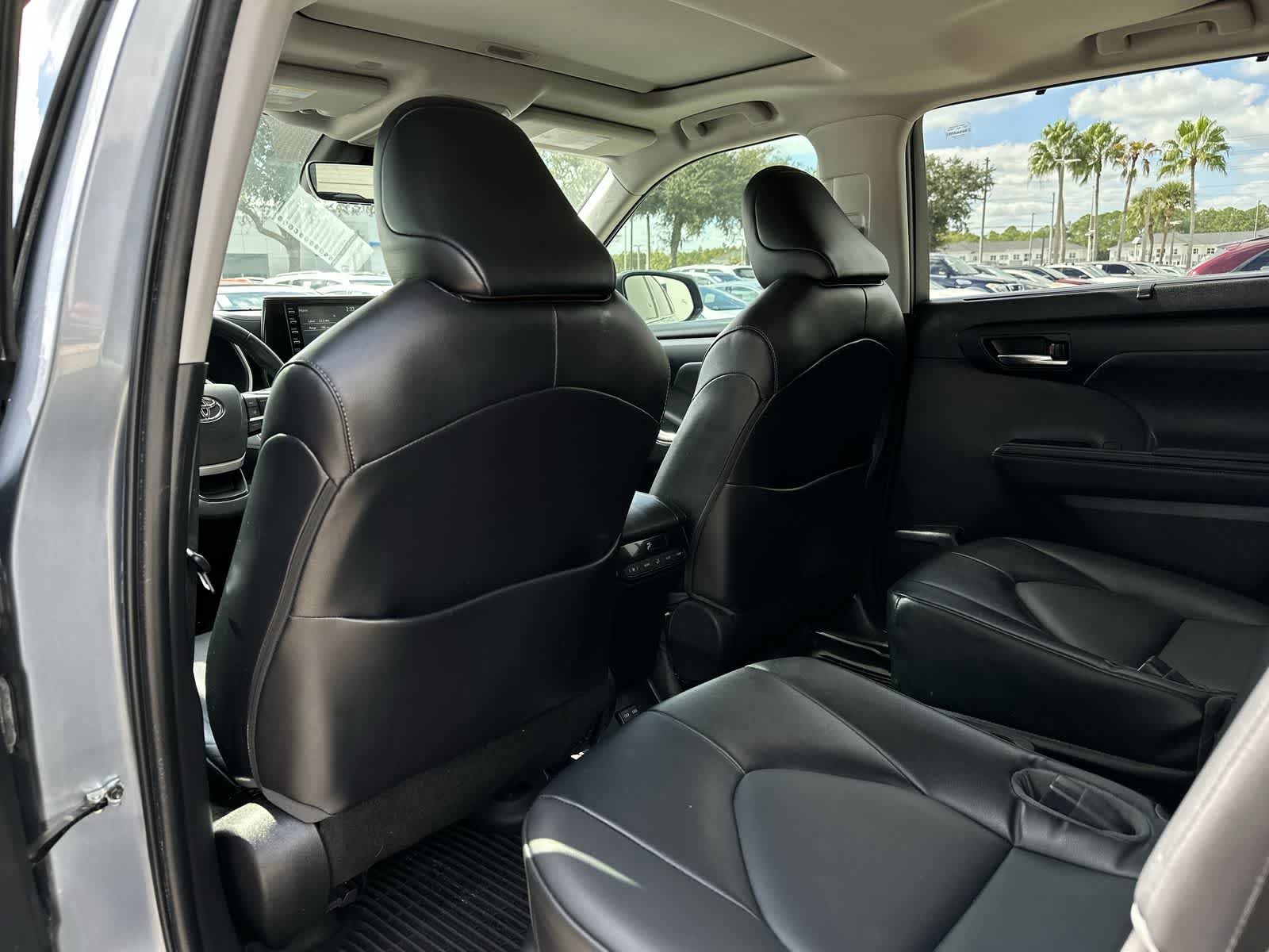 Thumbnail: 2022 Toyota Highlander - 12