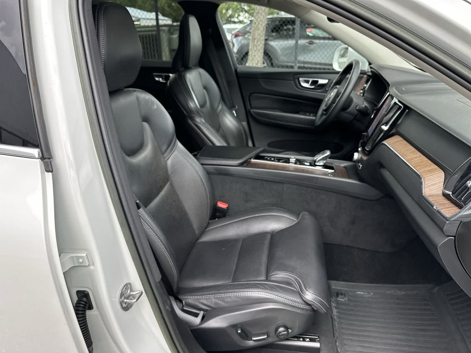 Thumbnail: 2023 Volvo XC60 - 8