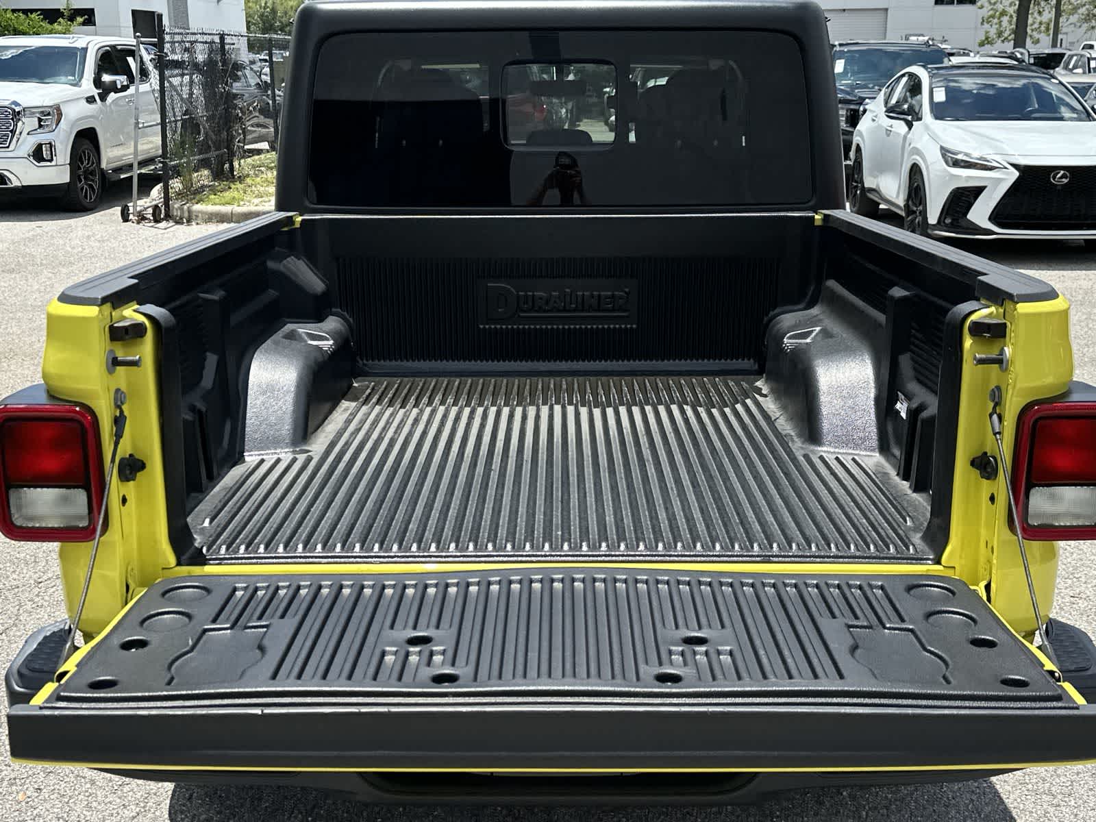 Thumbnail: 2023 Jeep Gladiator - 19