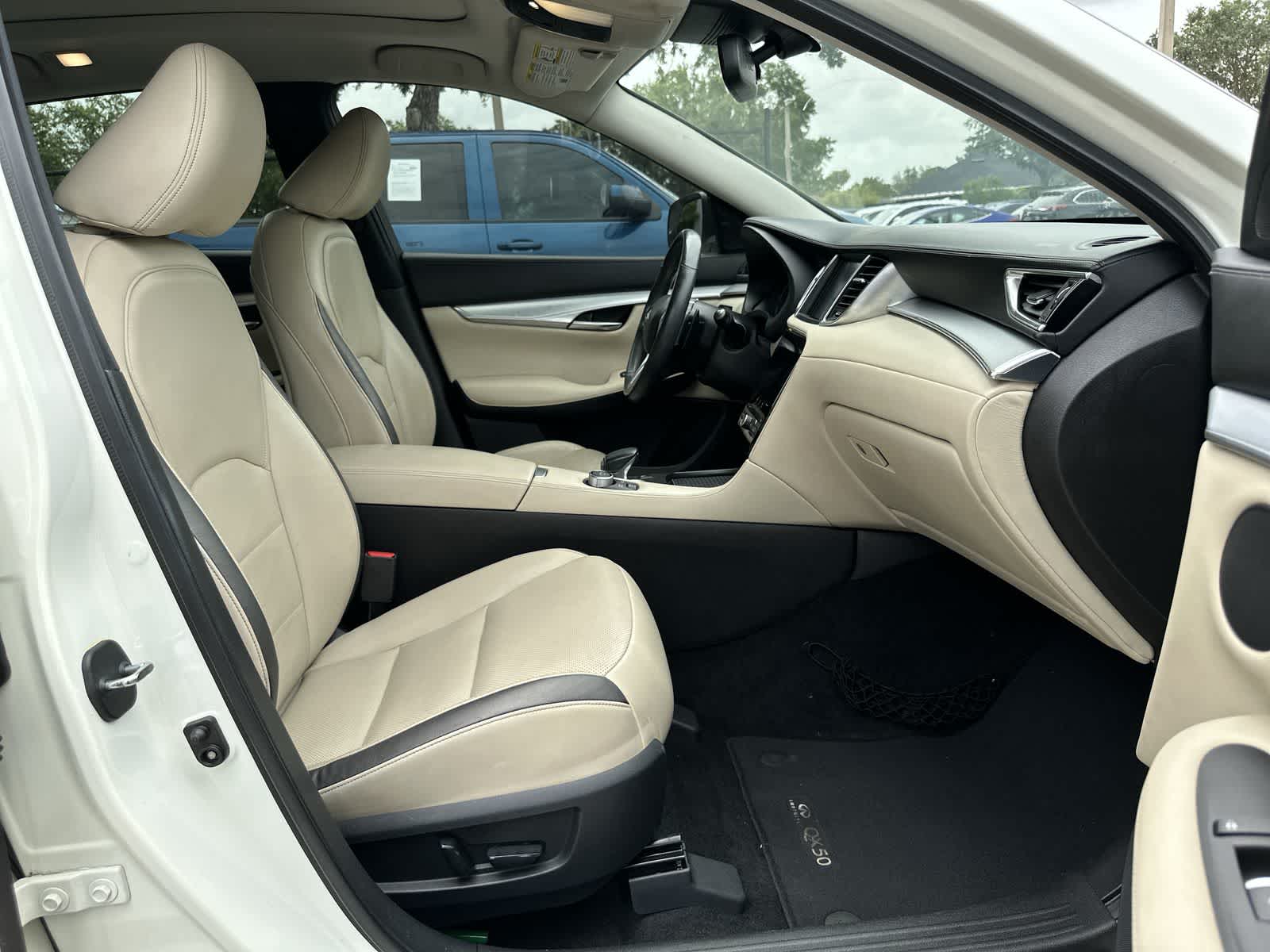 2019 INFINITI QX50 Essential 14