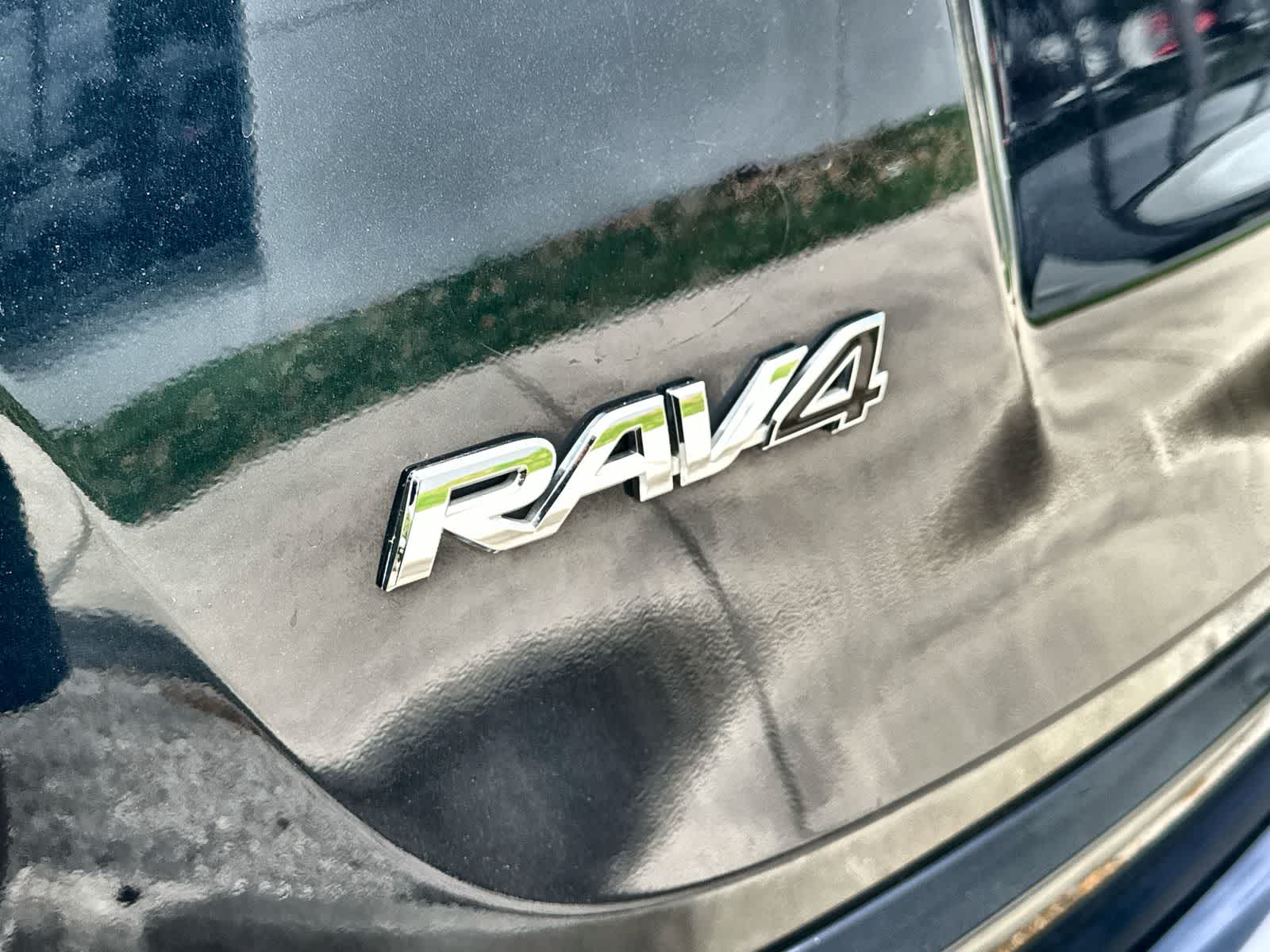 Thumbnail: 2018 Toyota RAV4 - 15