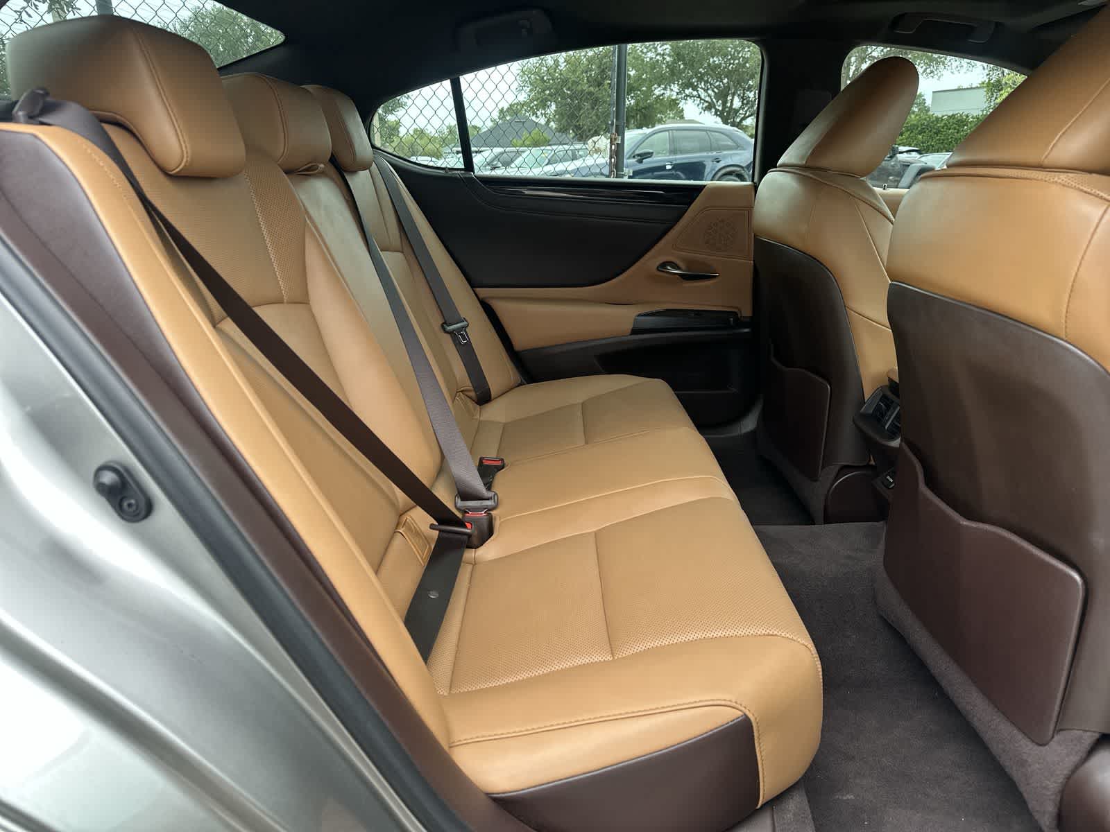 Thumbnail: 2021 Lexus ES - 18