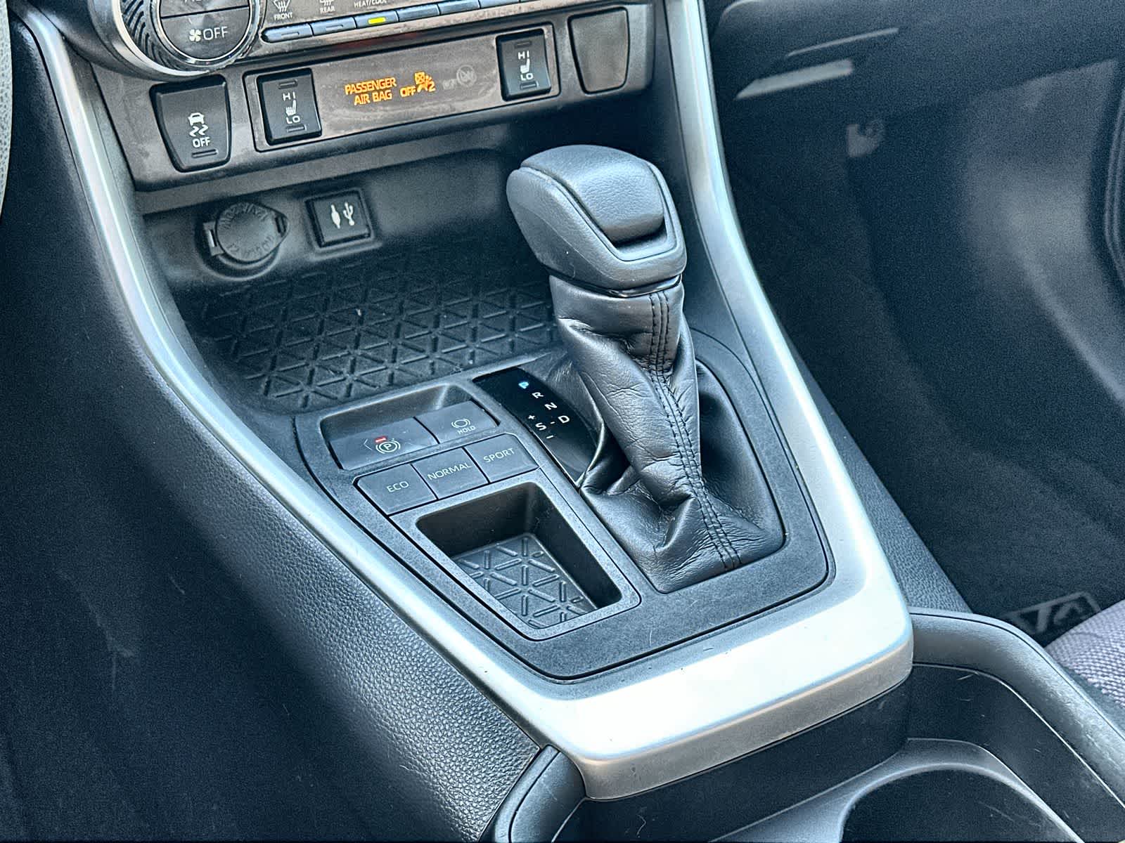 Thumbnail: 2019 Toyota RAV4 - 17