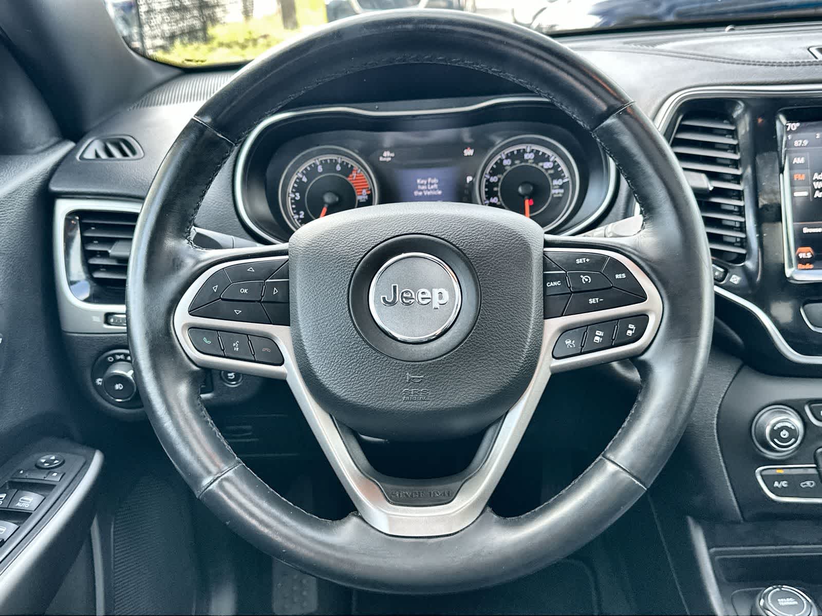 Thumbnail: 2019 Jeep Cherokee - 15