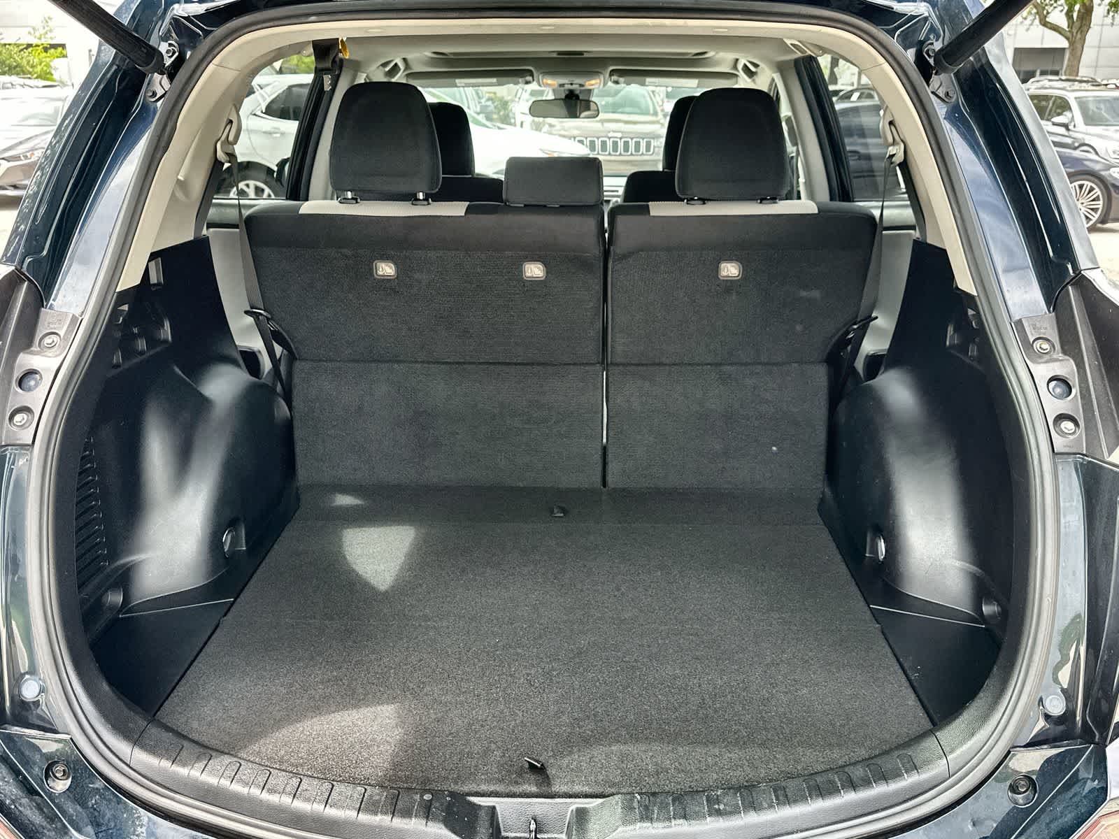 Thumbnail: 2018 Toyota RAV4 - 17