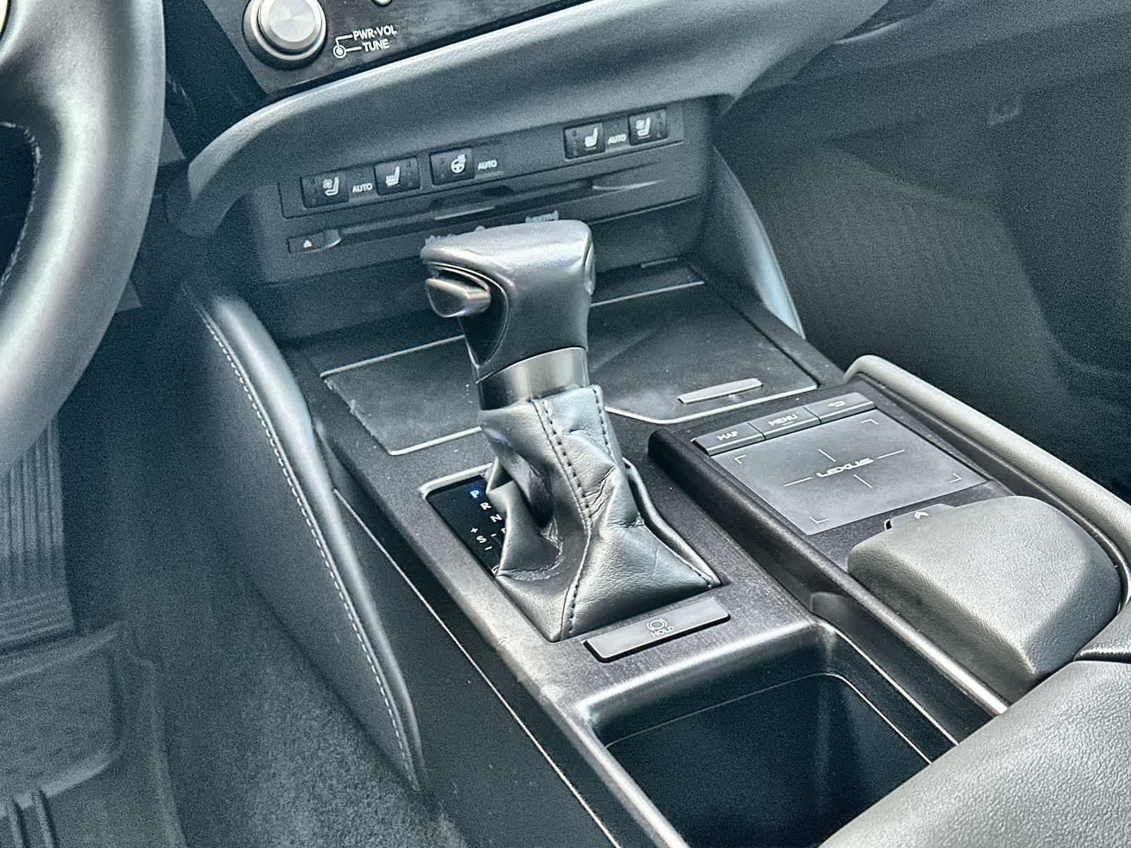 Thumbnail: 2022 Lexus ES - 17