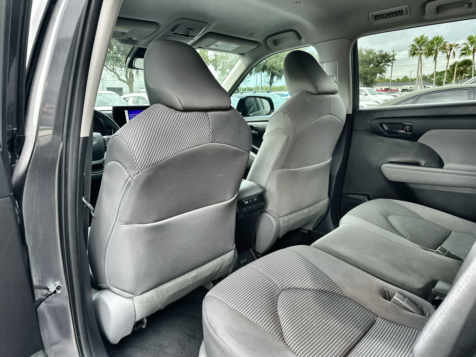 Thumbnail: 2023 Toyota Highlander - 12