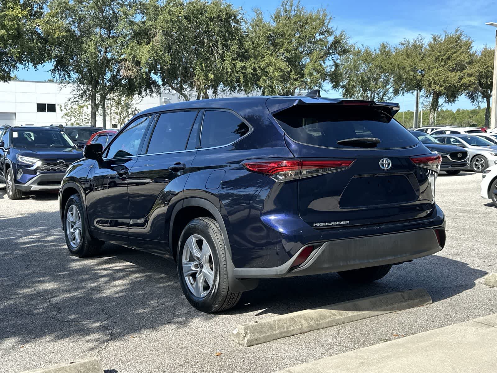 Thumbnail: 2022 Toyota Highlander - 4