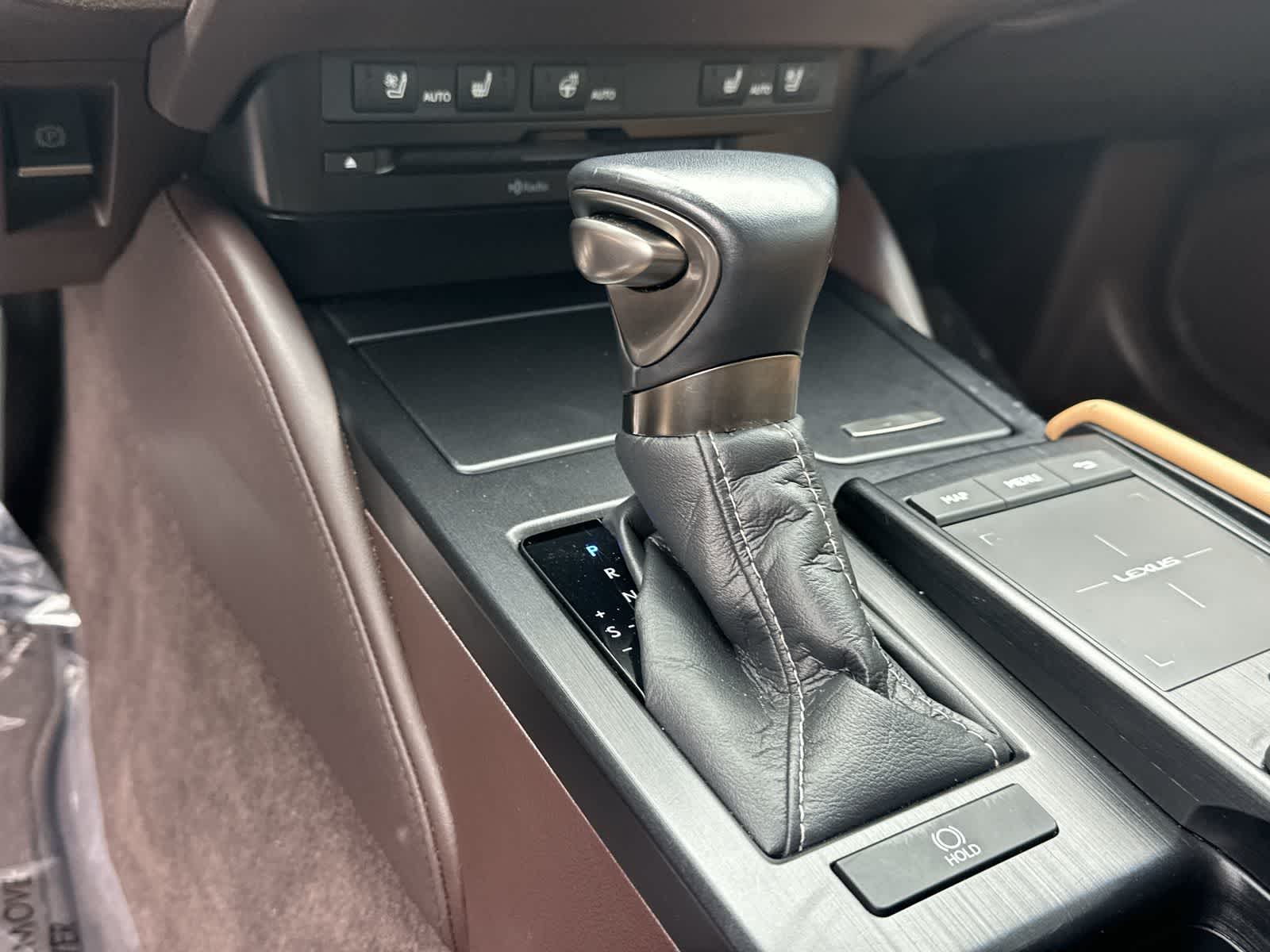 Thumbnail: 2021 Lexus ES - 22