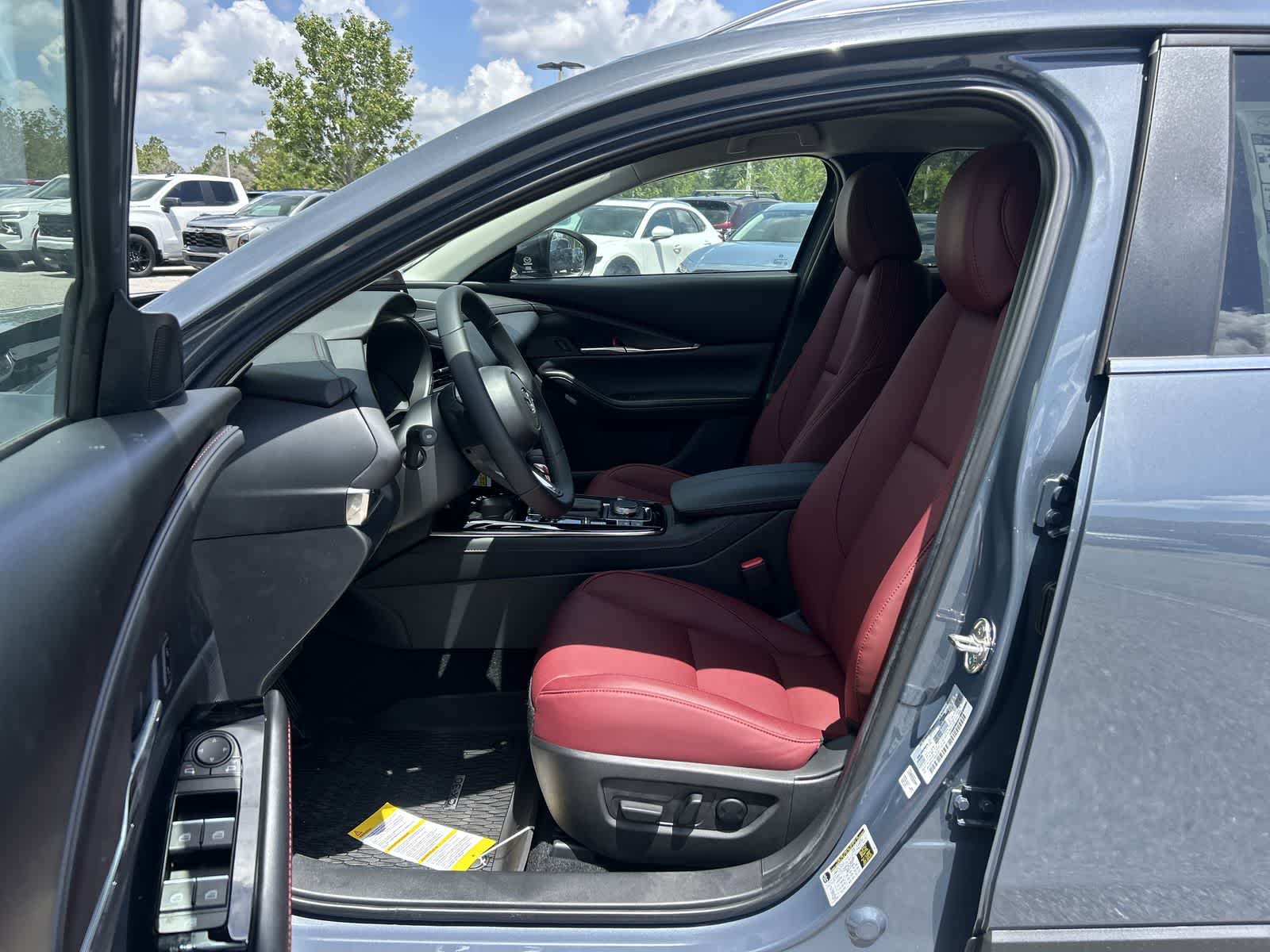 2025 Mazda CX-30 Carbon 2