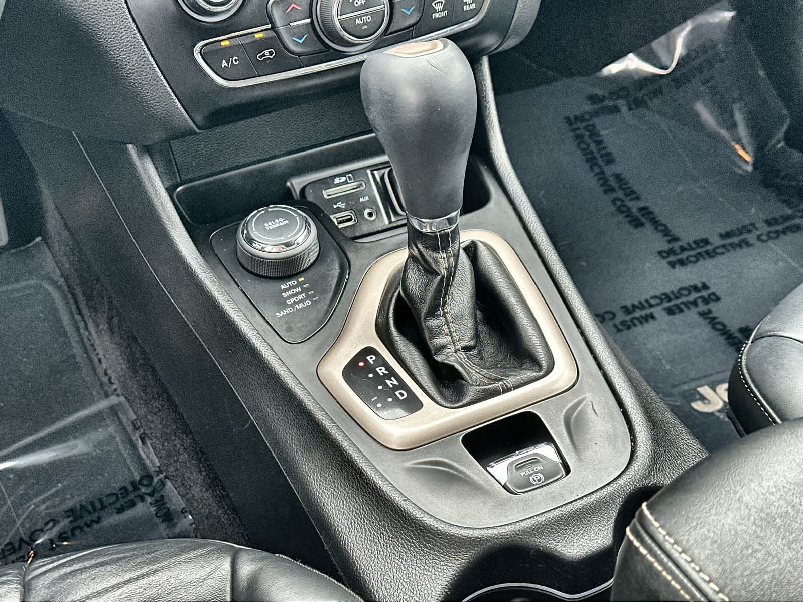 Thumbnail: 2017 Jeep Cherokee - 23