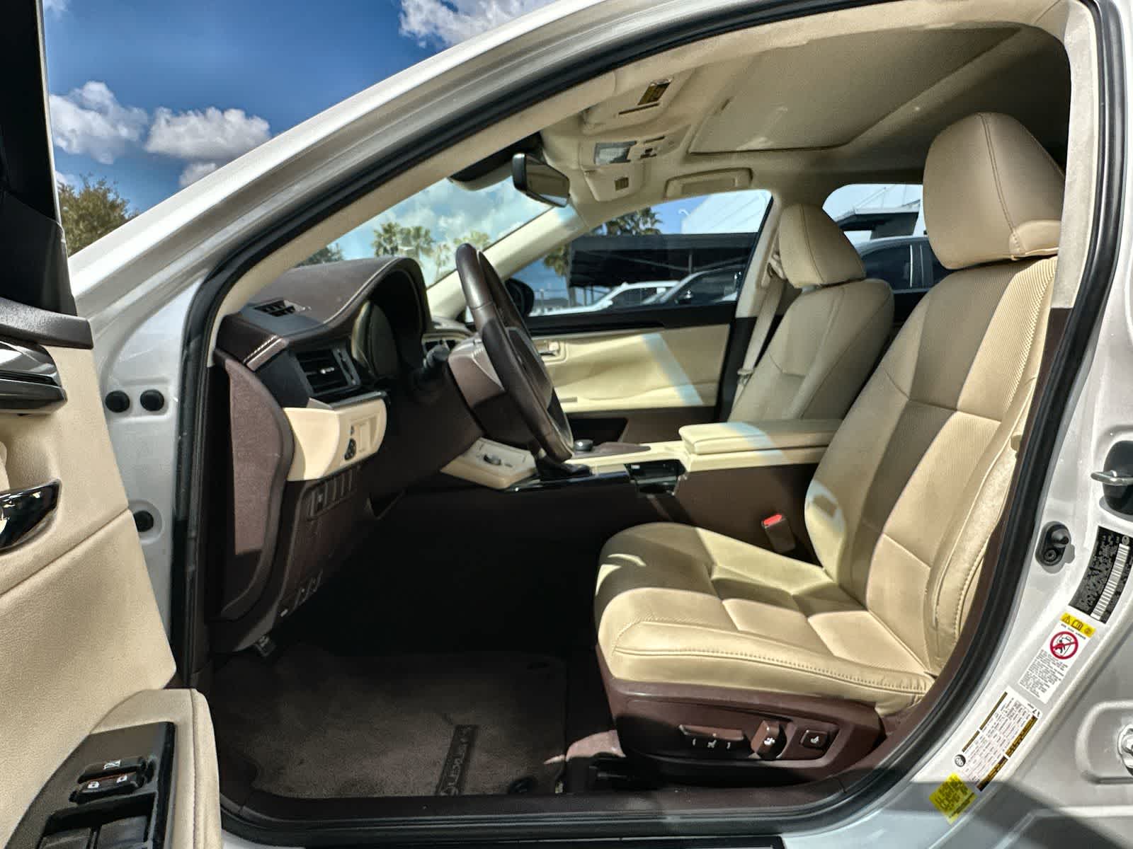 Thumbnail: 2018 Lexus ES - 2