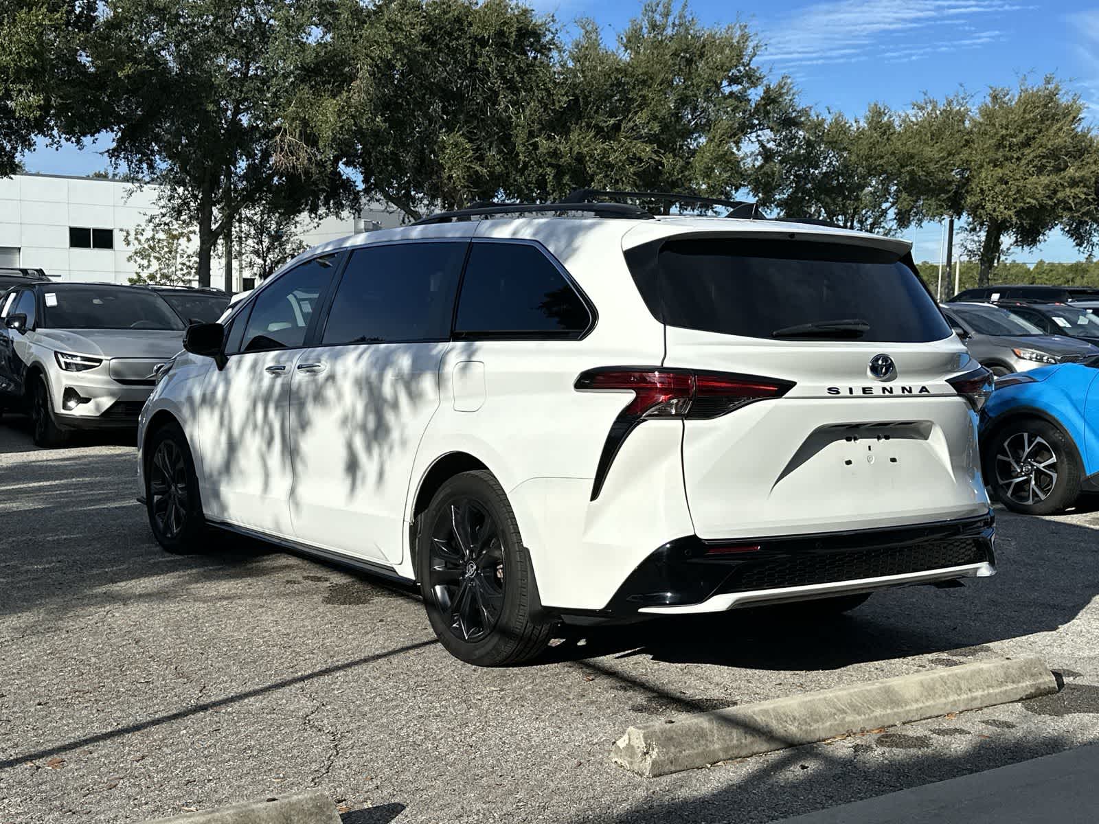 Thumbnail: 2023 Toyota Sienna - 4