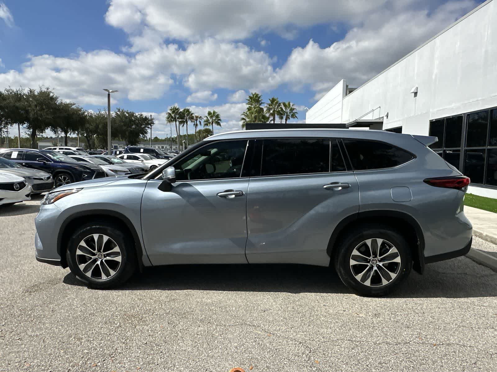 Thumbnail: 2022 Toyota Highlander - 3