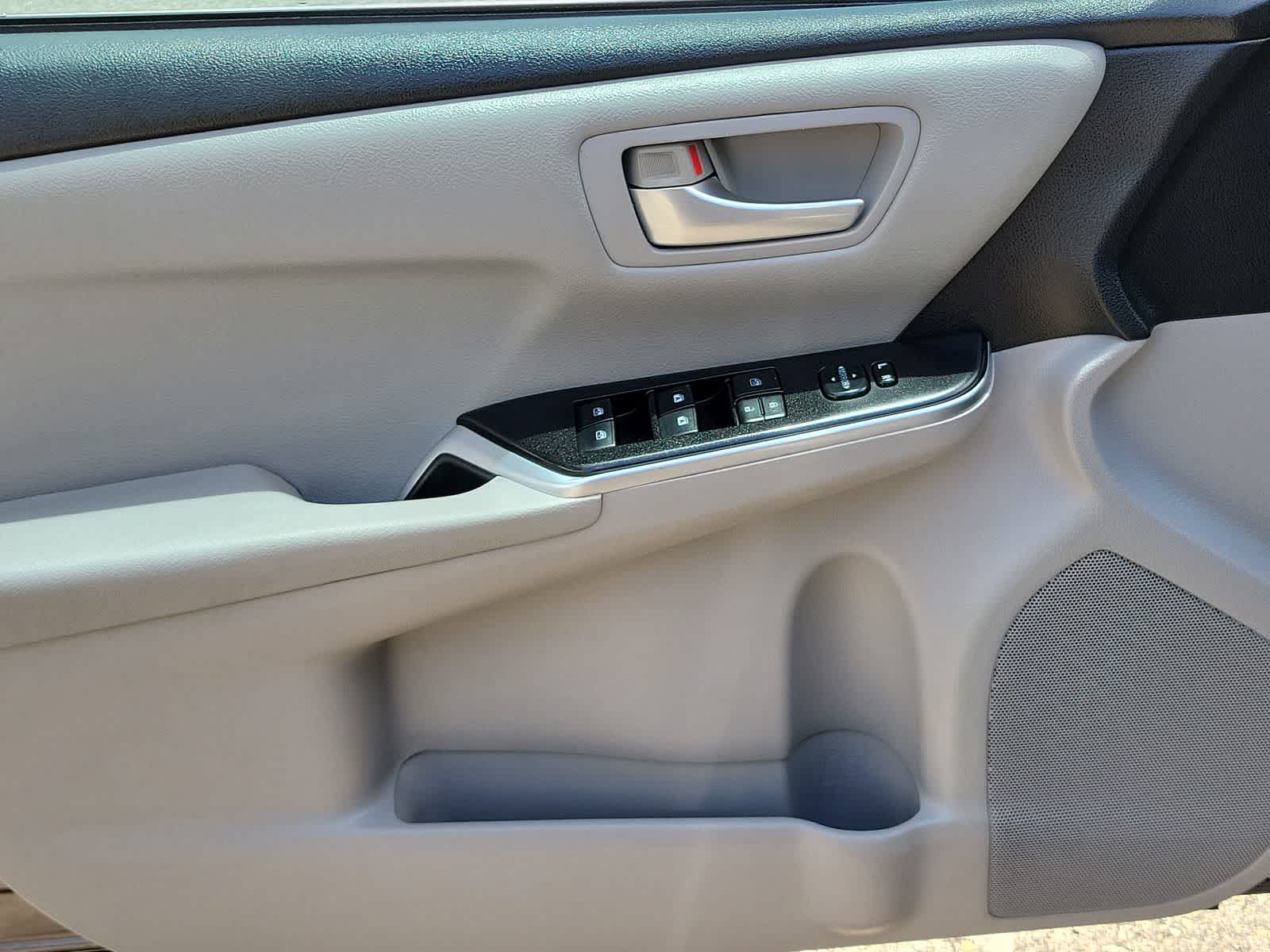 Thumbnail: 2015 Toyota Camry - 17