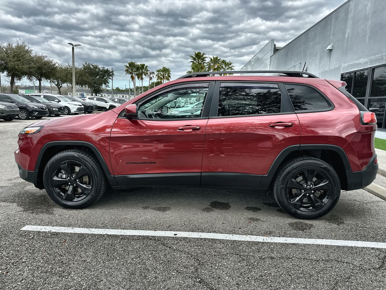 Thumbnail: 2017 Jeep Cherokee - 5
