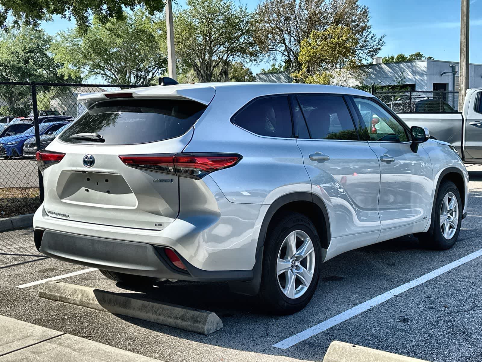 Thumbnail: 2022 Toyota Highlander - 7