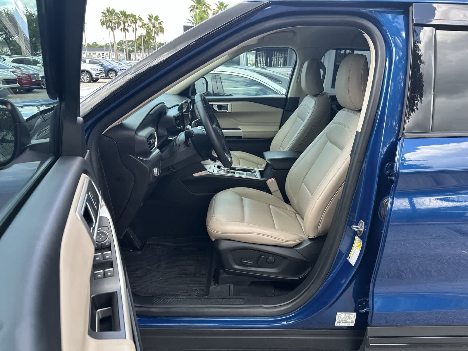 2022 Ford Explorer XLT 2