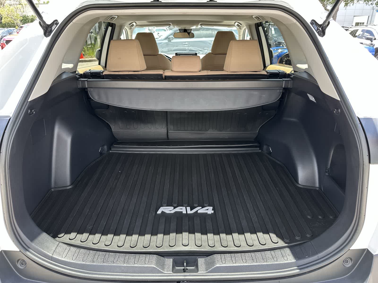 Thumbnail: 2019 Toyota RAV4 - 17
