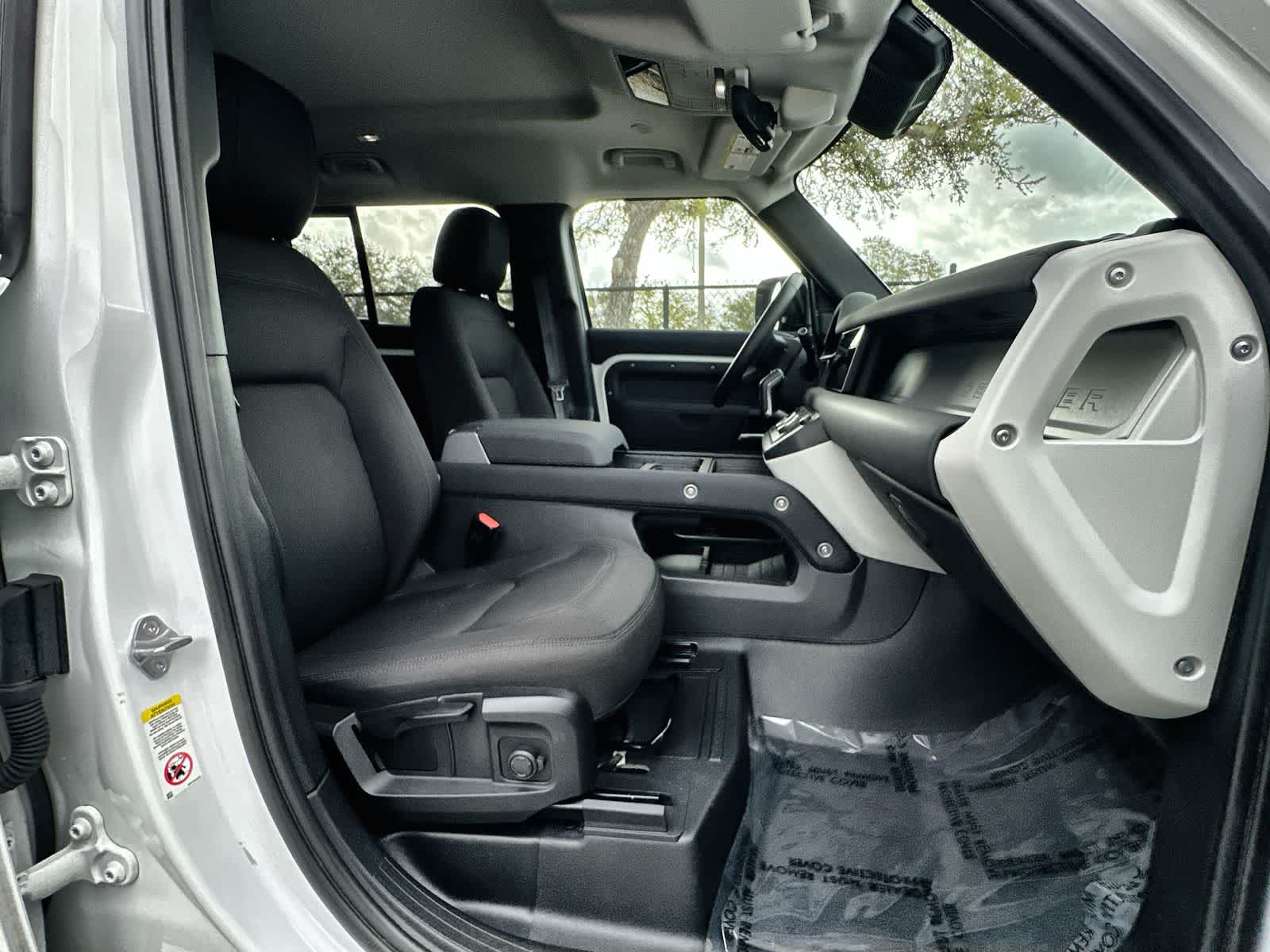 Thumbnail: 2023 Land Rover Defender - 9