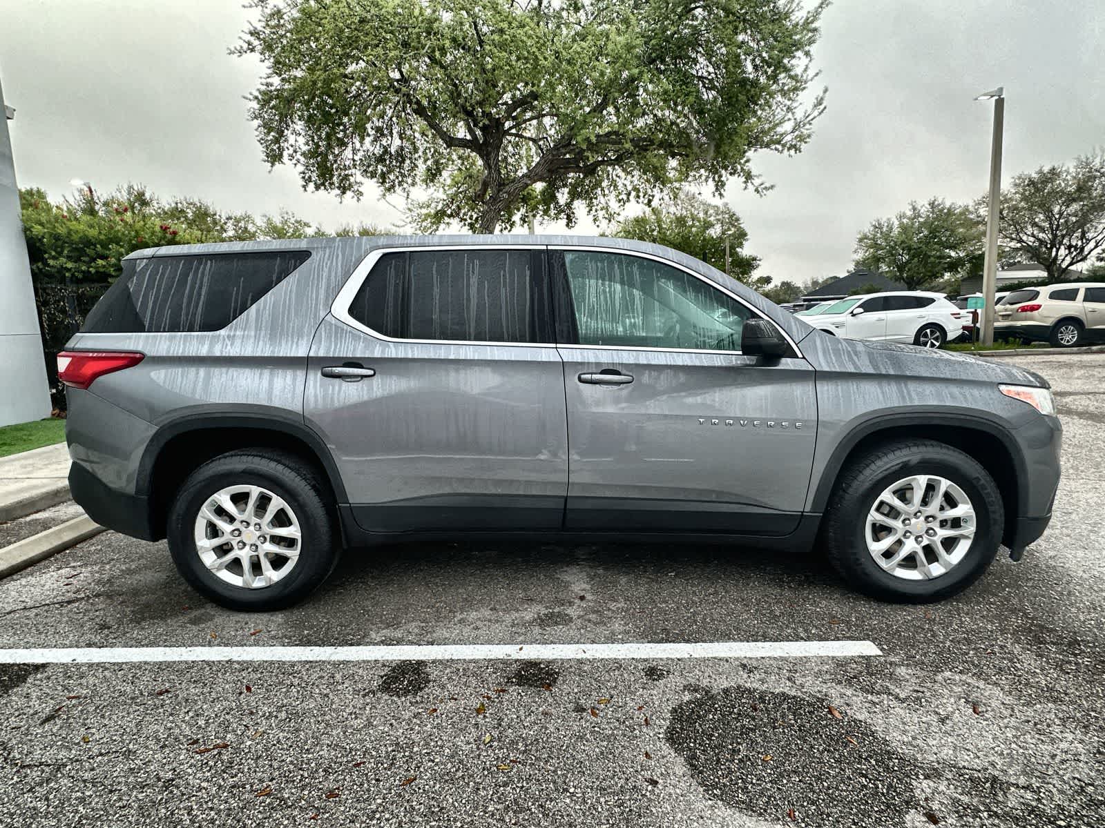 Thumbnail: 2021 Chevrolet Traverse - 10