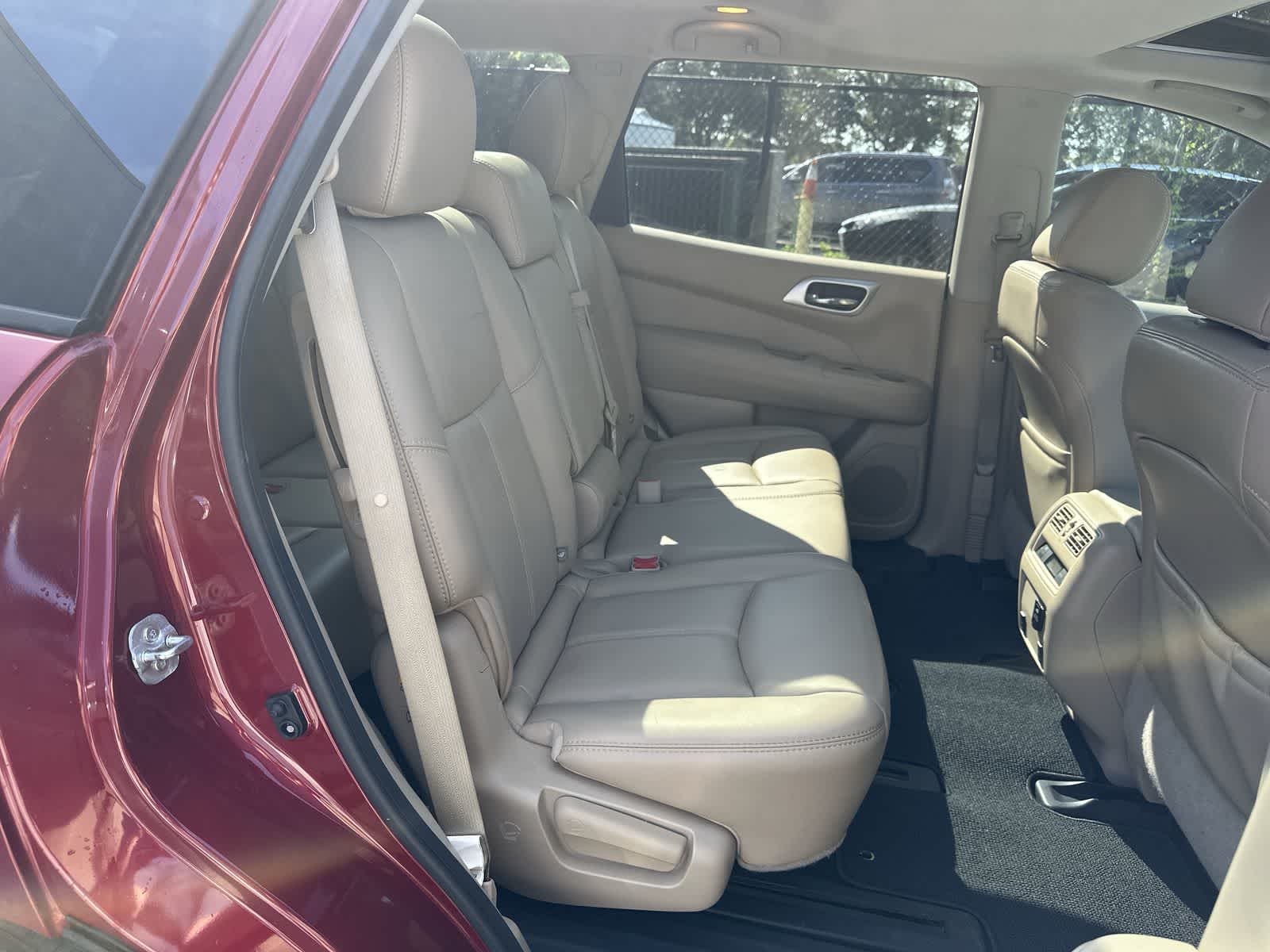 Thumbnail: 2017 Nissan Pathfinder - 13