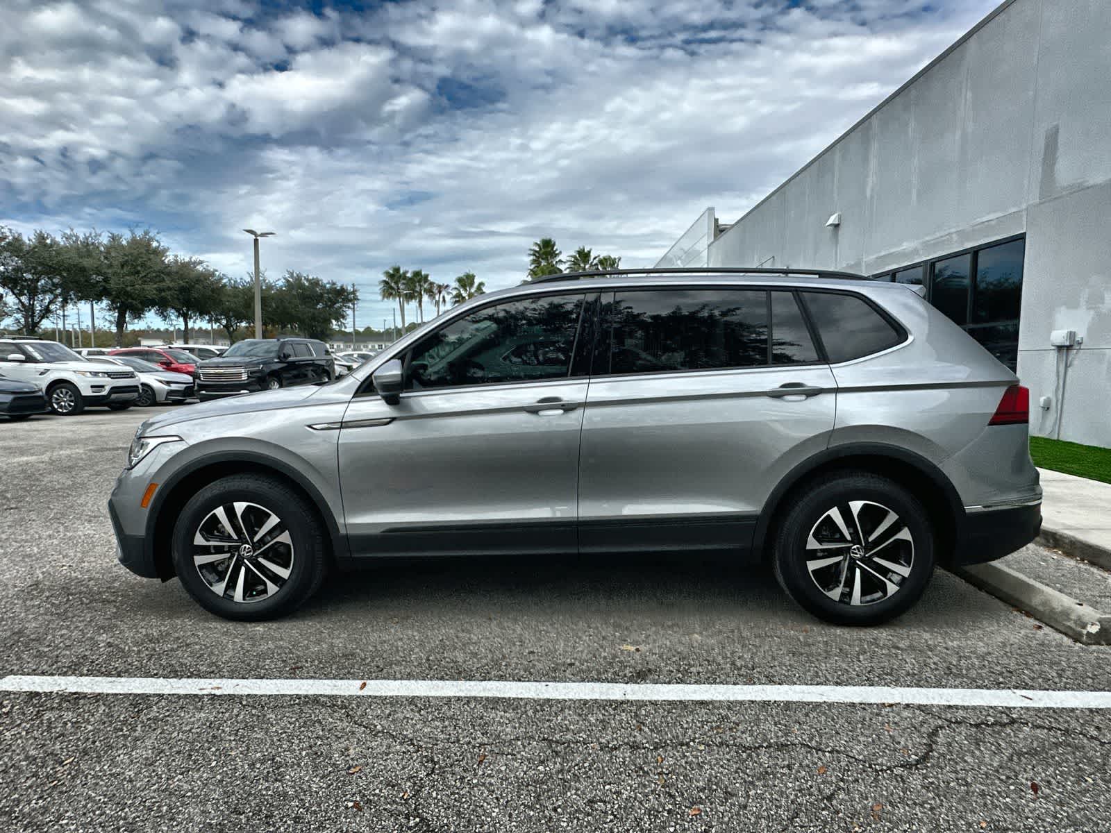 Thumbnail: 2024 Volkswagen Tiguan - 3