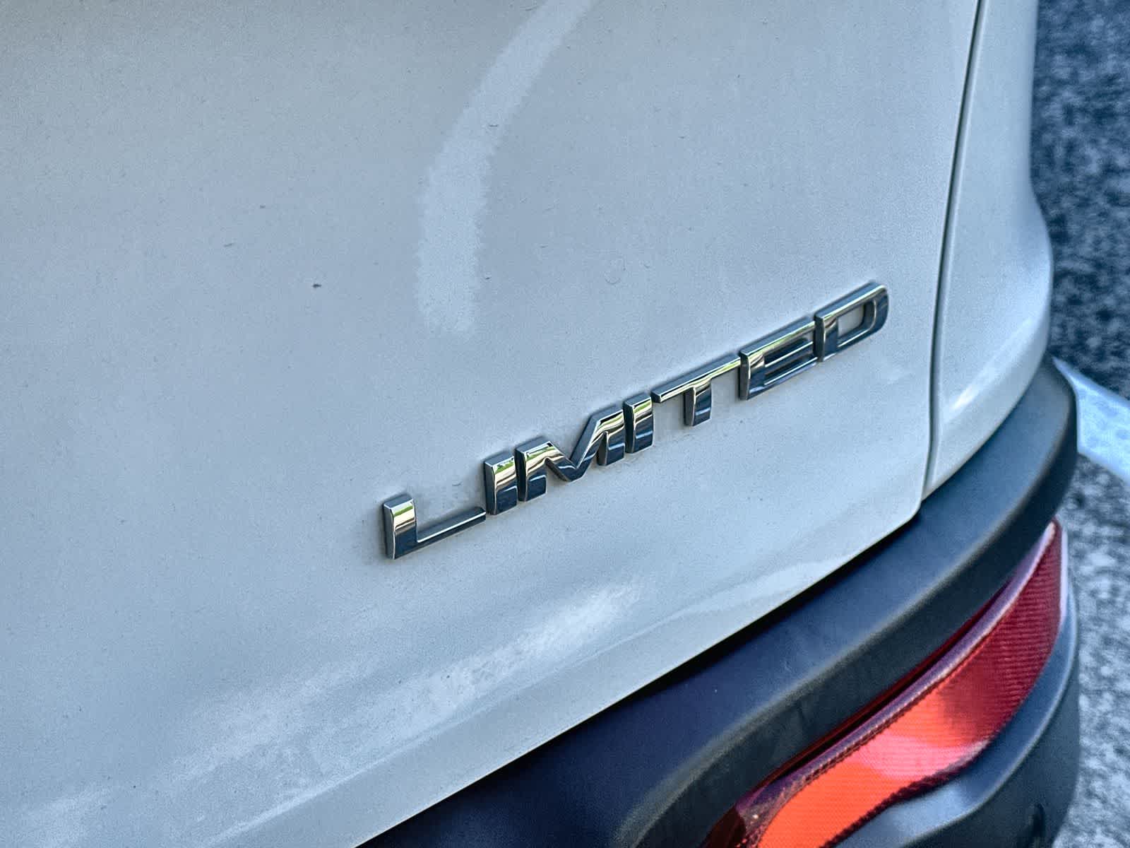 Thumbnail: 2018 Jeep Cherokee - 7