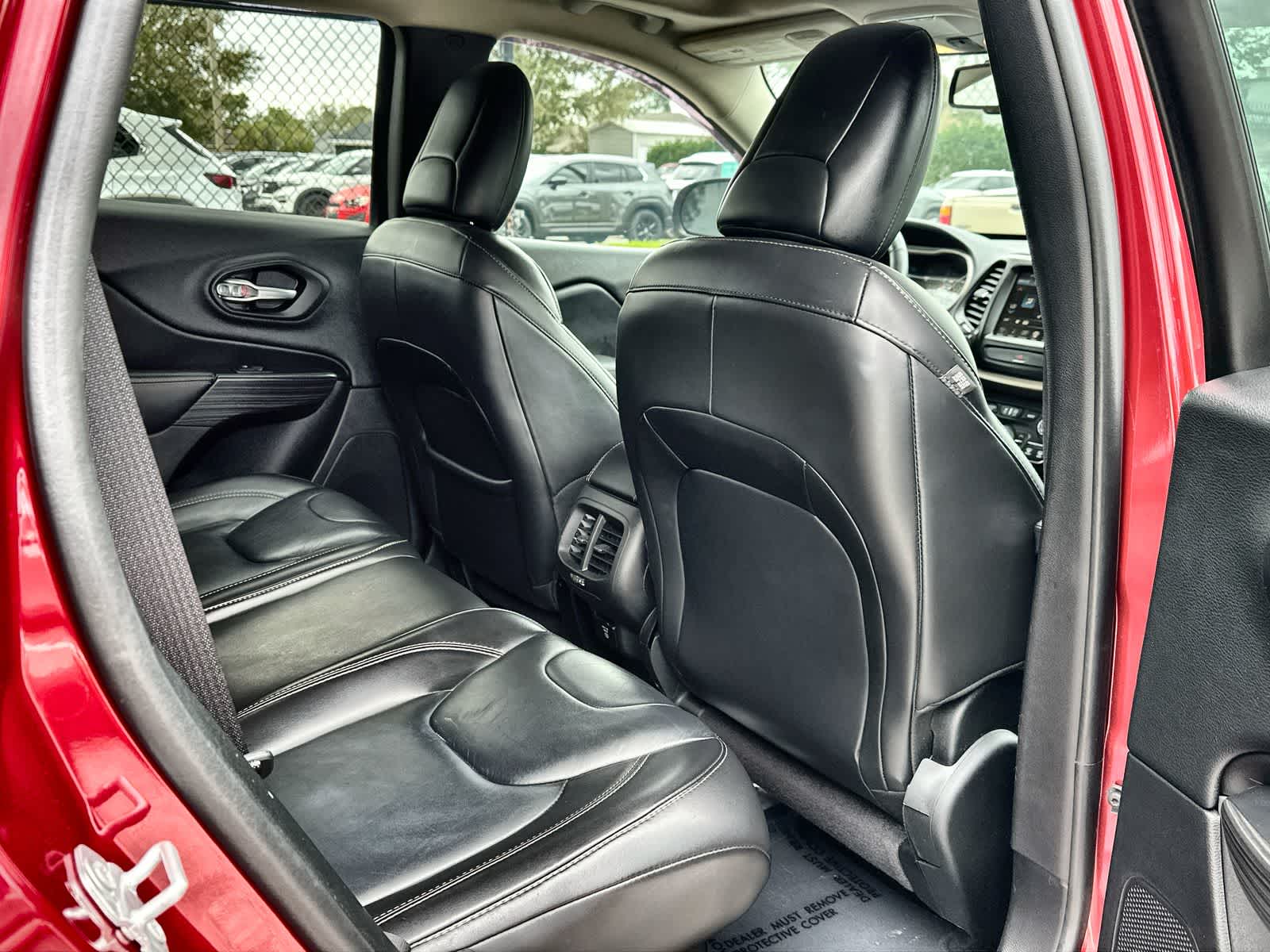 Thumbnail: 2017 Jeep Cherokee - 18