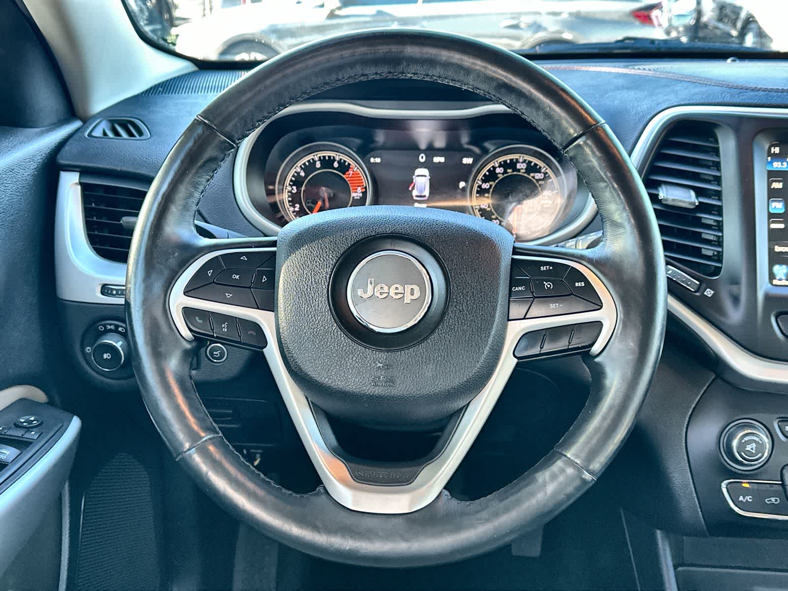 Thumbnail: 2018 Jeep Cherokee - 15