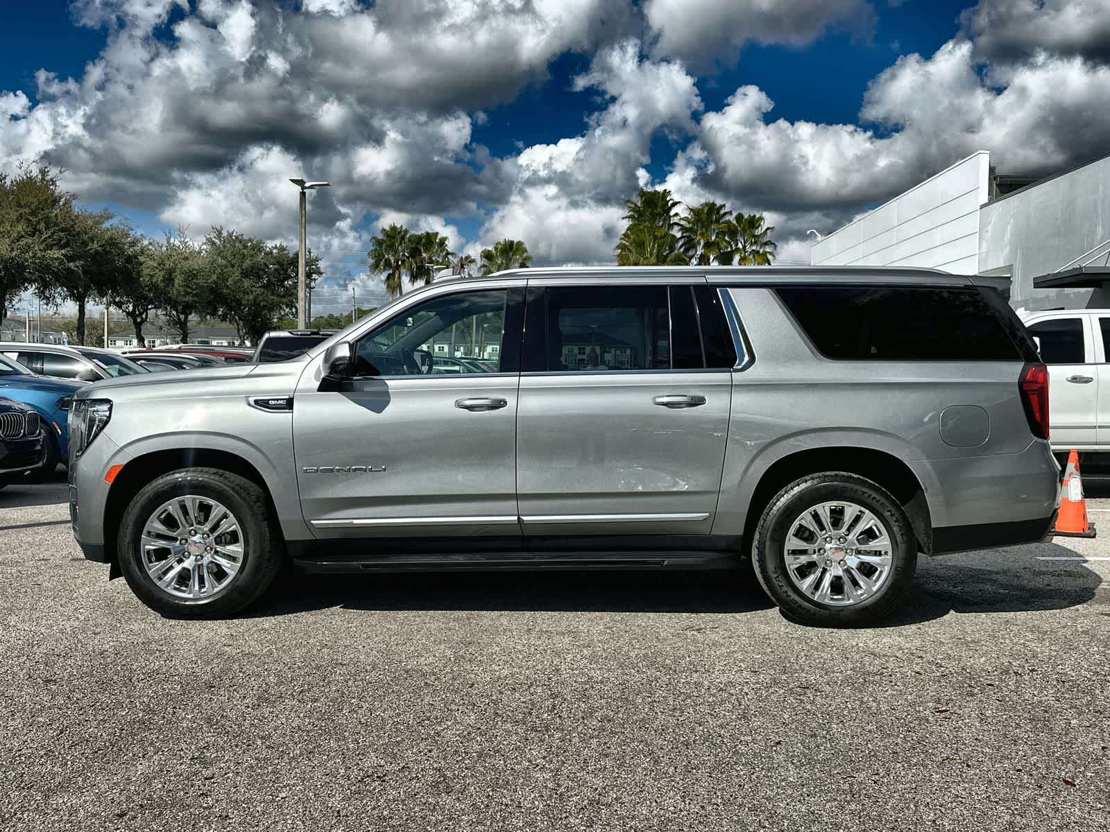 Thumbnail: 2024 GMC Yukon XL - 3