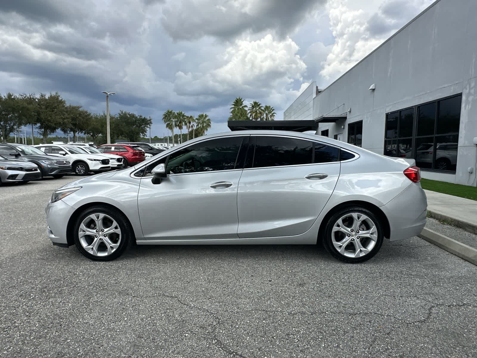 Thumbnail: 2017 Chevrolet Cruze - 3