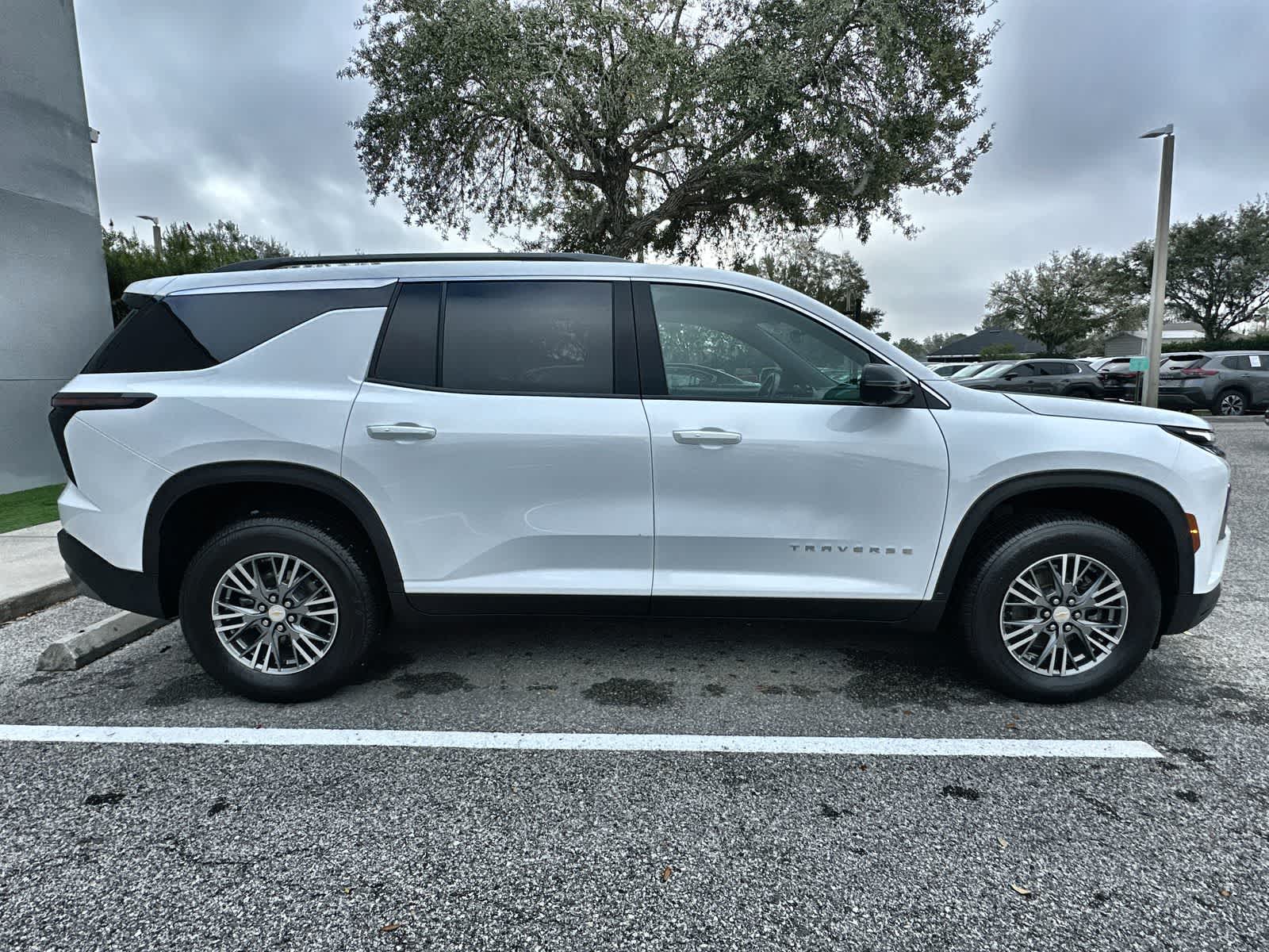 Thumbnail: 2024 Chevrolet Traverse - 10