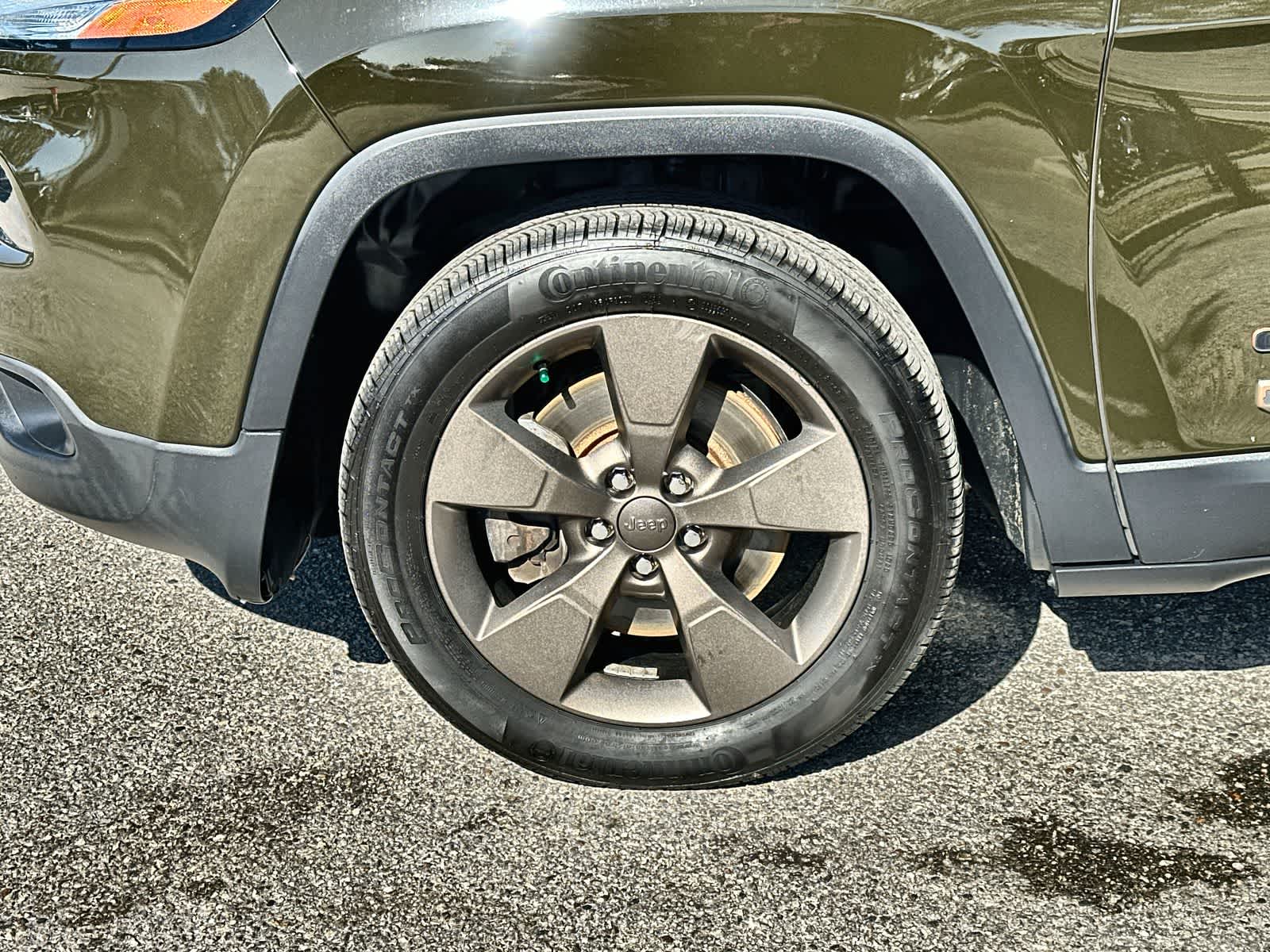 Thumbnail: 2016 Jeep Cherokee - 12