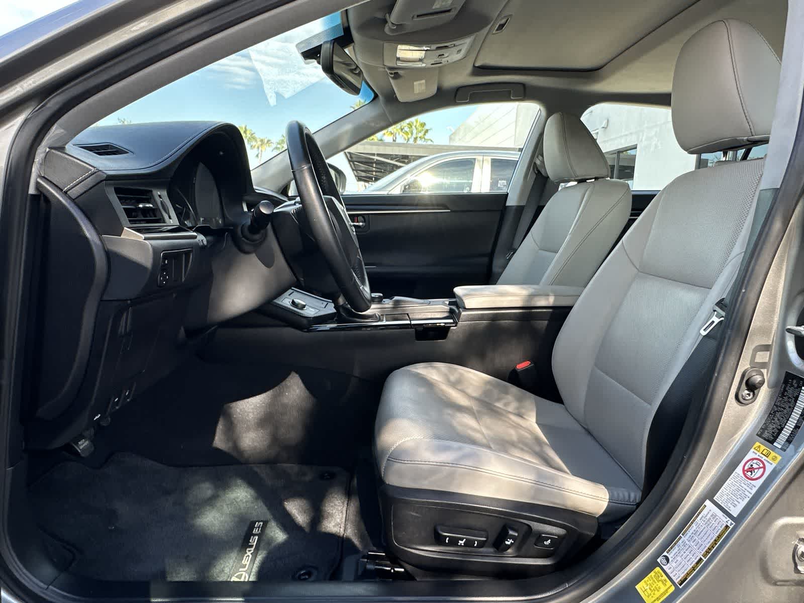 Thumbnail: 2016 Lexus ES - 2