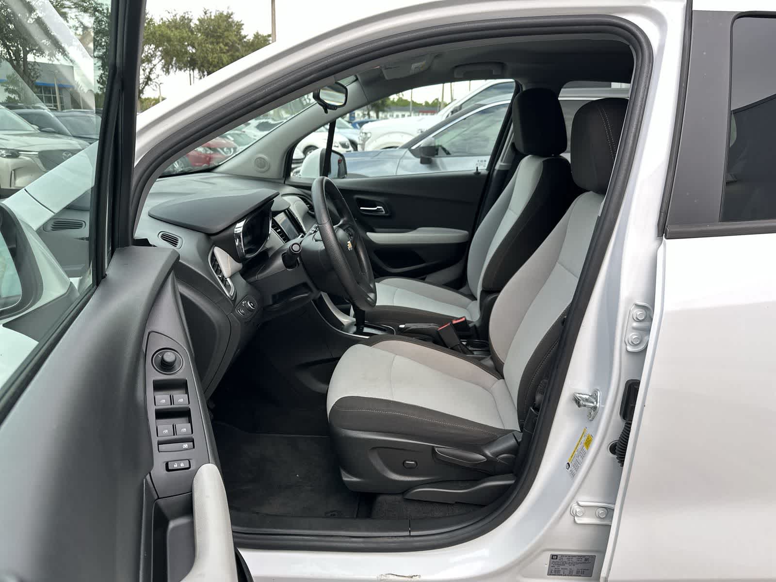 2021 Chevrolet Trax LS 2
