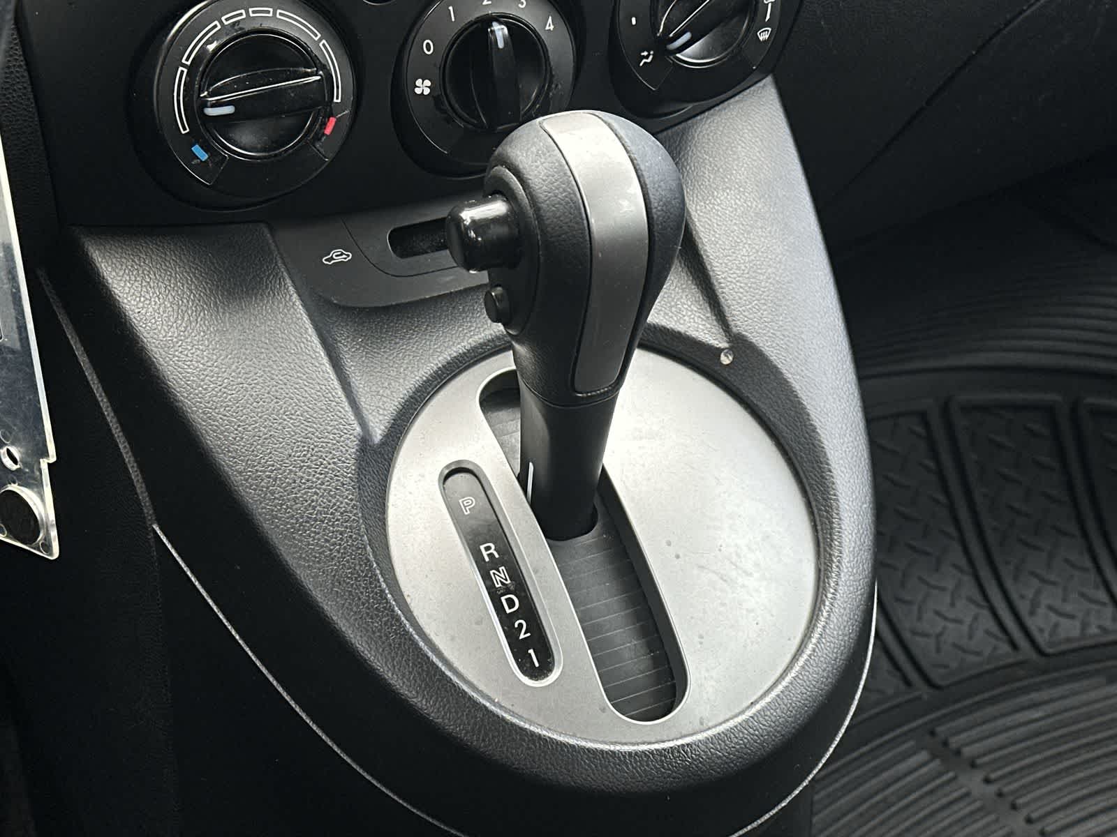 Thumbnail: 2013 Mazda Mazda2 - 17