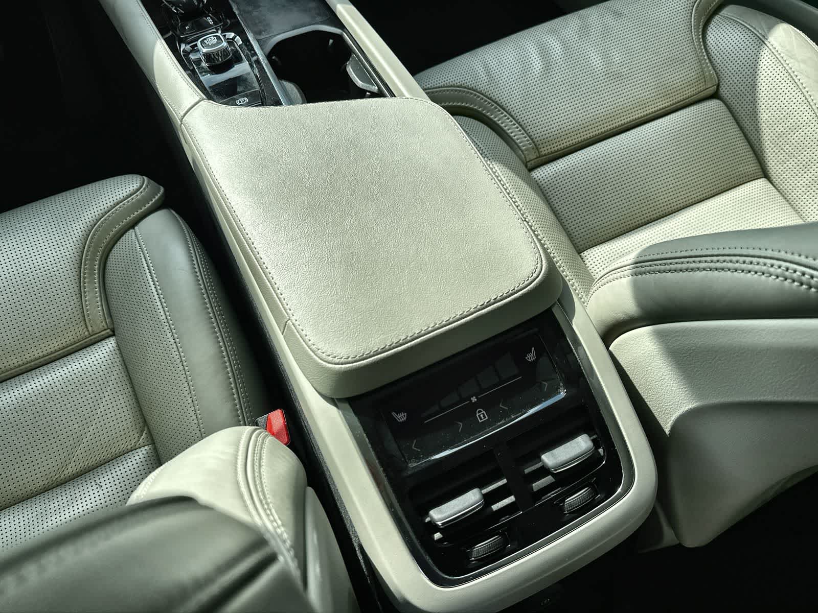 Thumbnail: 2022 Volvo XC90 - 16