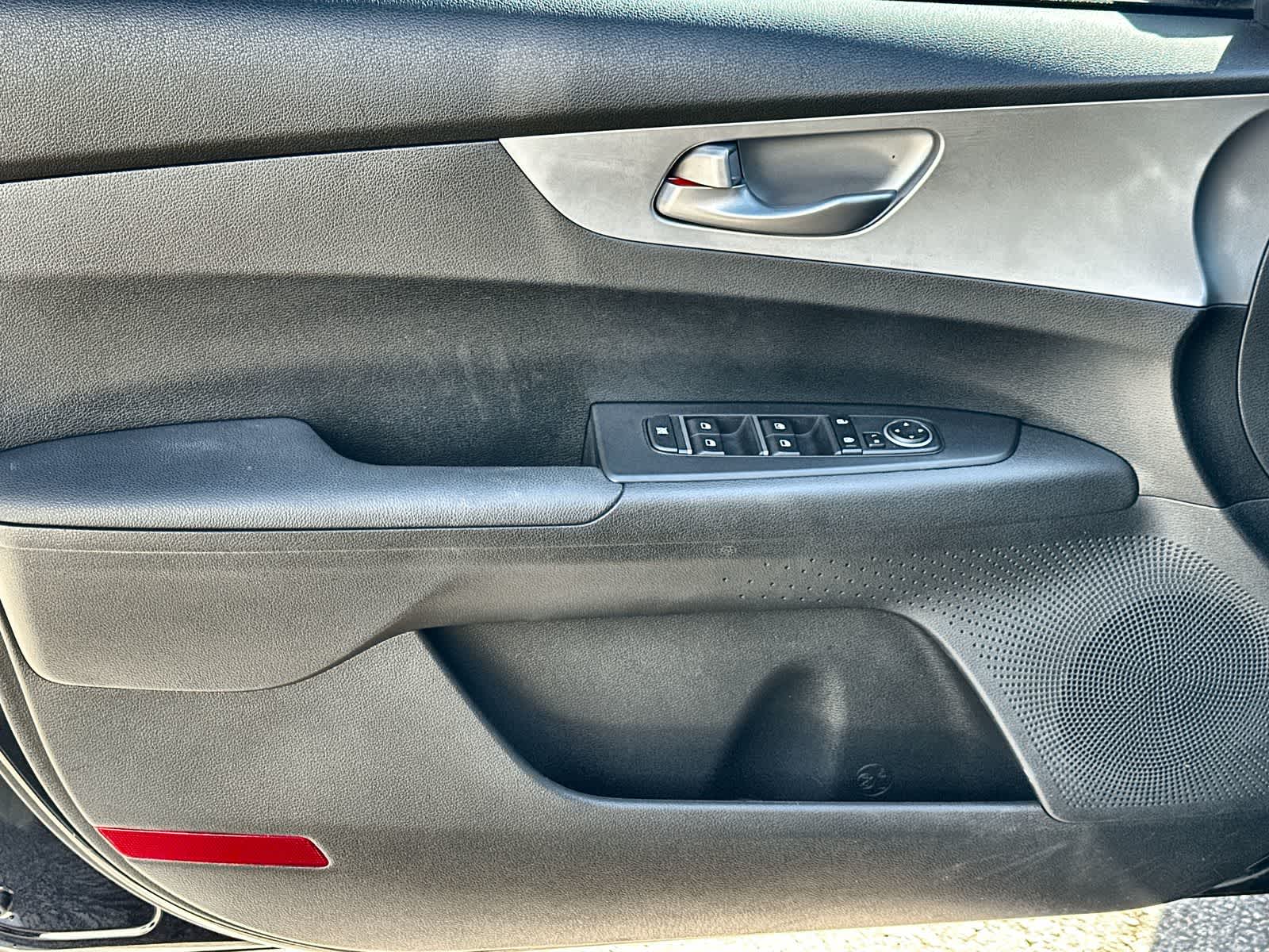 Thumbnail: 2023 Kia Forte - 28